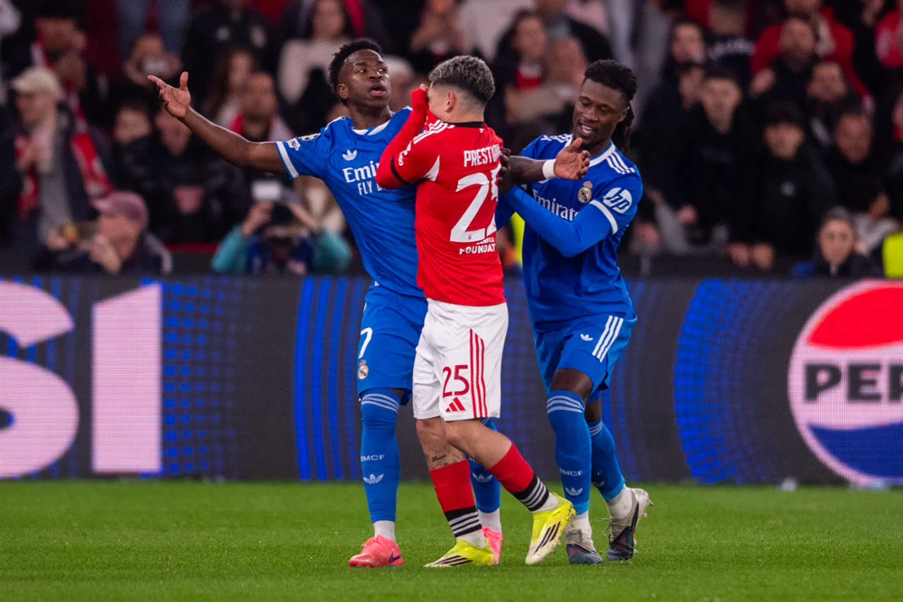 UEFA schorst Prestianni voor zes duels vanwege potentieel discriminerend gedrag