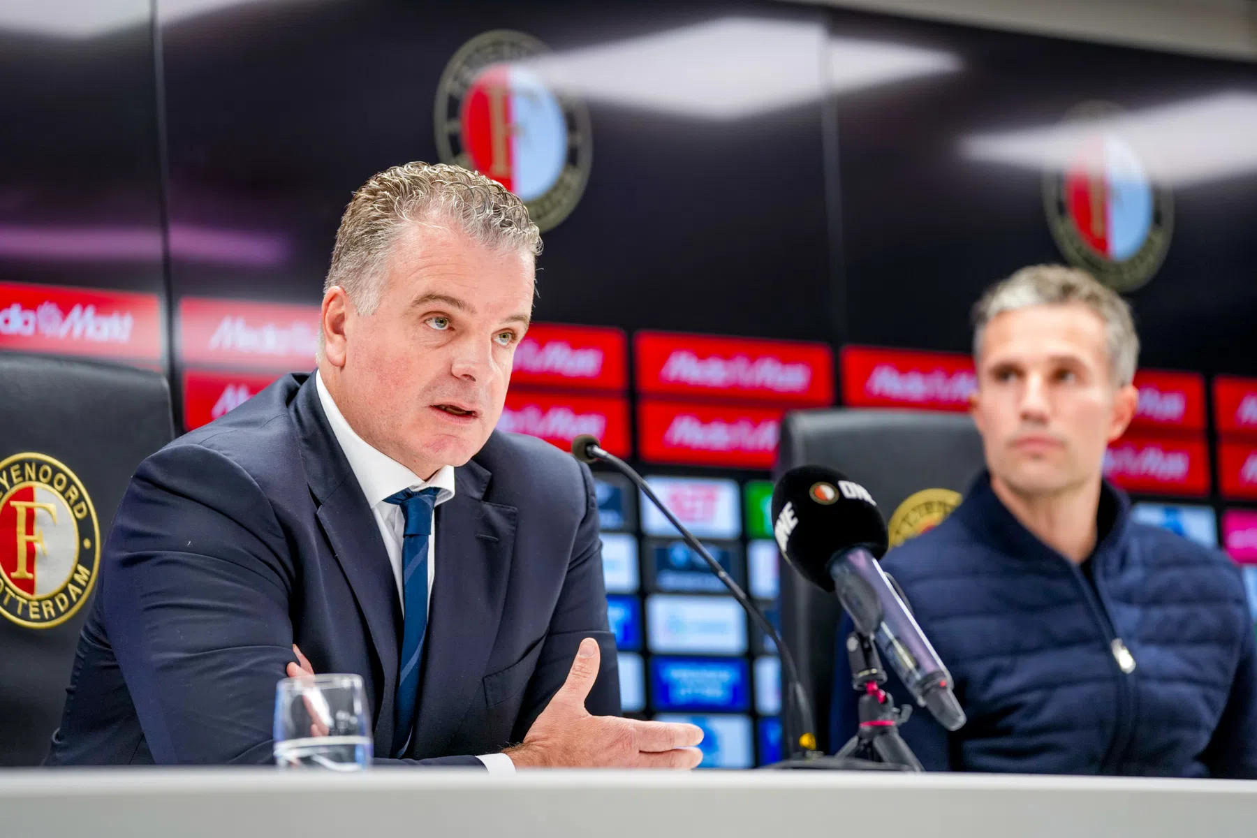 Van Persie reageert op vertrek Te Kloese: 'Persoonlijk erg jammer'