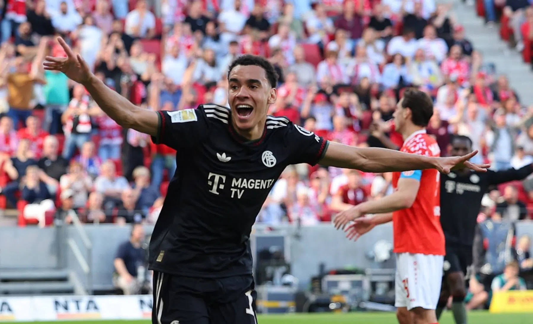 Bayern lacht het laatst: kampioen poetst 3-0 achterstand weg alsof het niets is