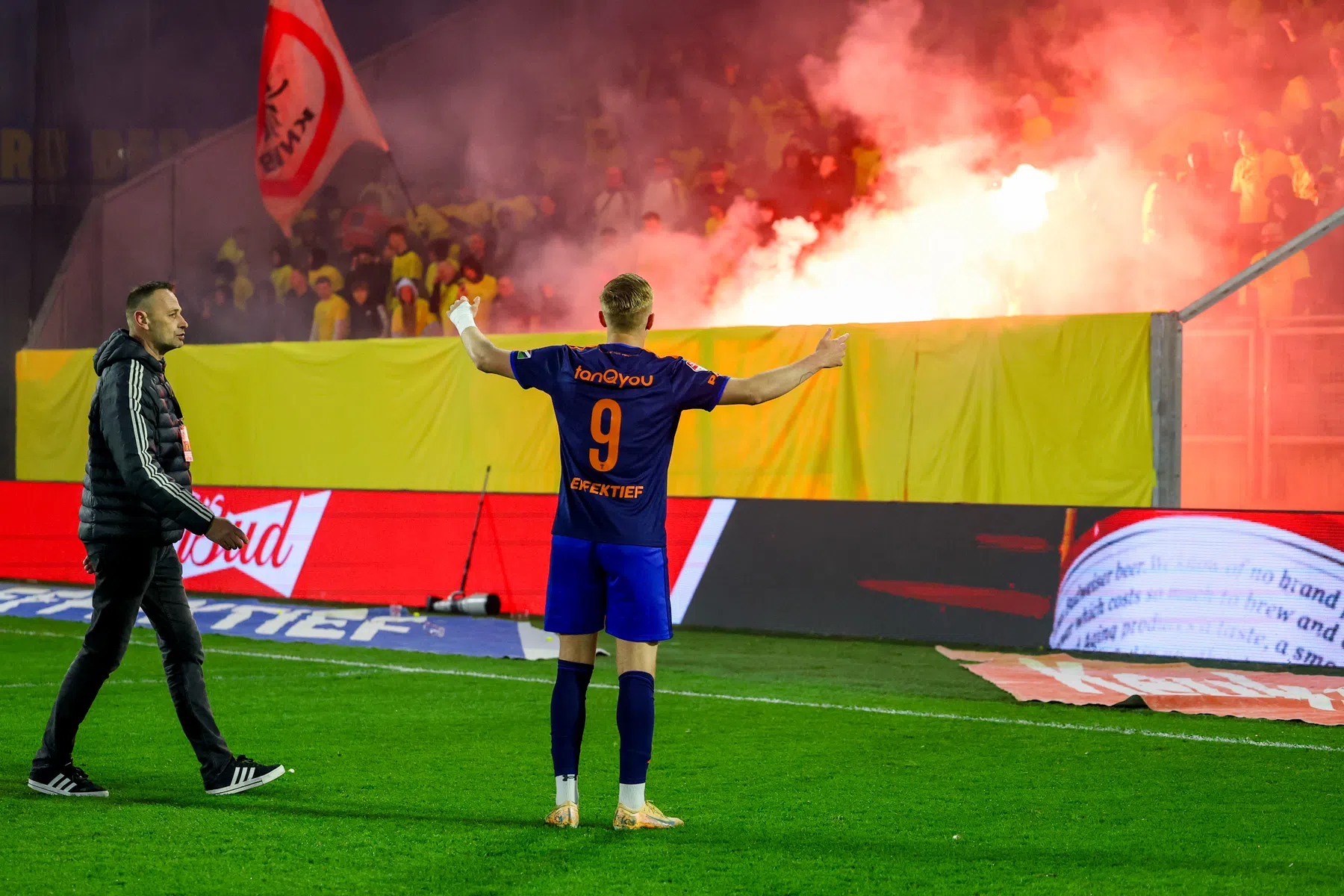 Vitesse spreekt na misdragingen van bitter einde en biedt excuses aan