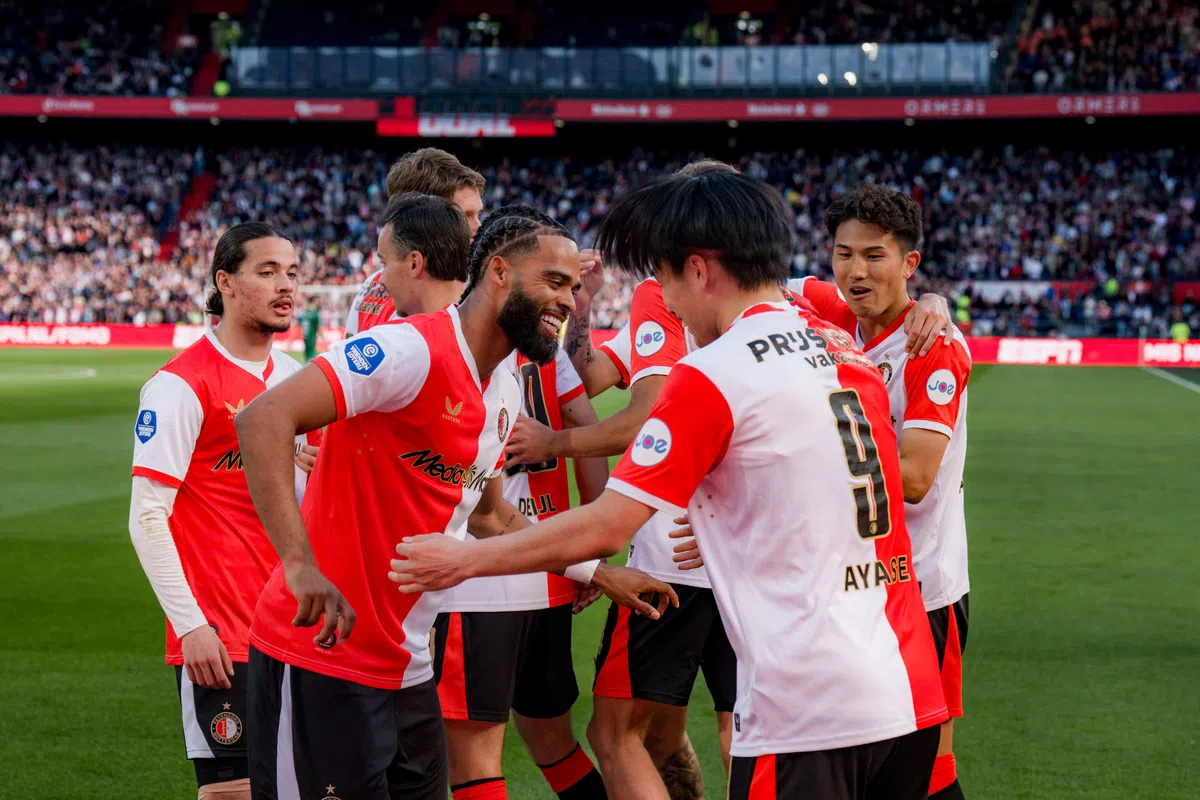 Feyenoord doet gouden zaak in strijd om plek twee met nummer 24 en 25 van Ueda