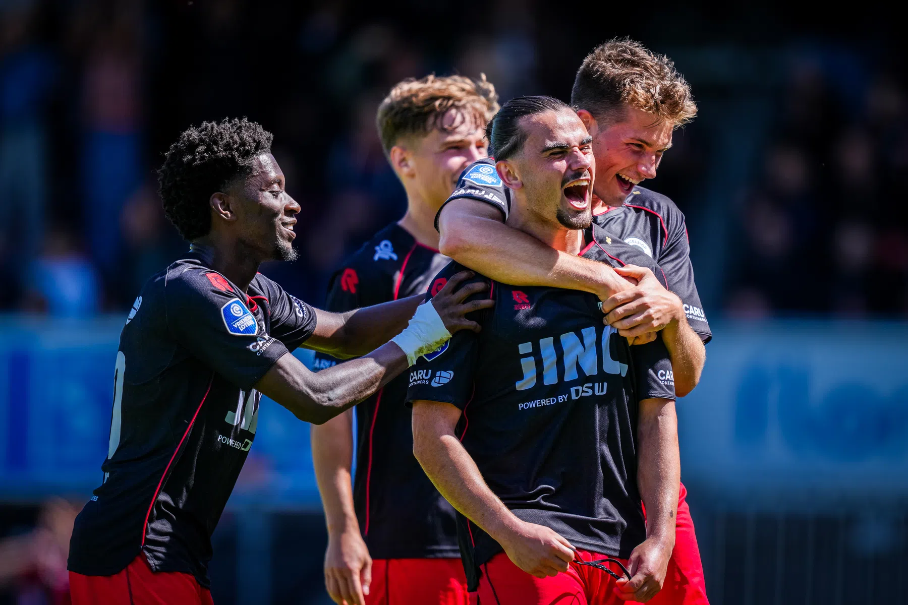 Fris Excelsior doet goede zaken en wint ruim van tiental Utrecht 