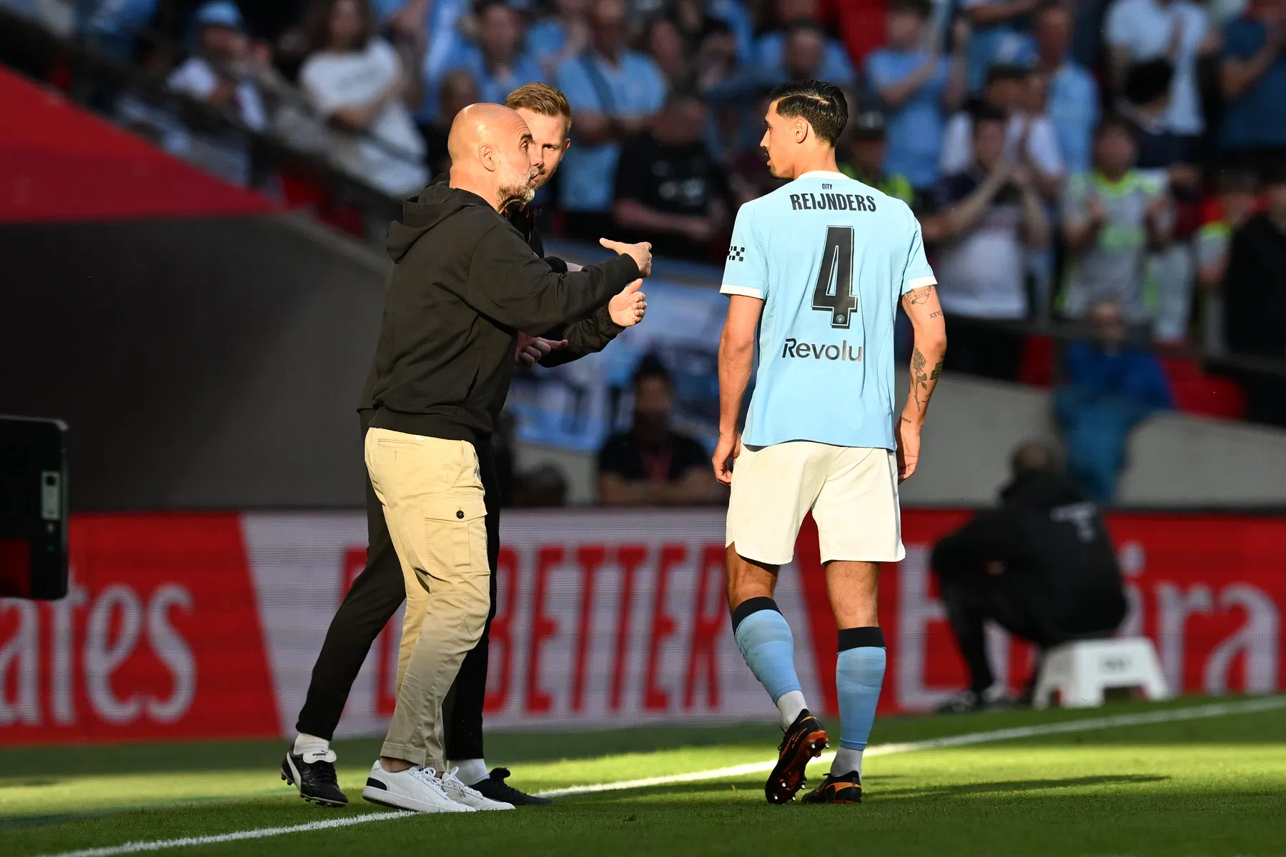 Guardiola verklaart onderonsje met Reijnders: 'Ik zei dat ik hem wilde vermoorden'