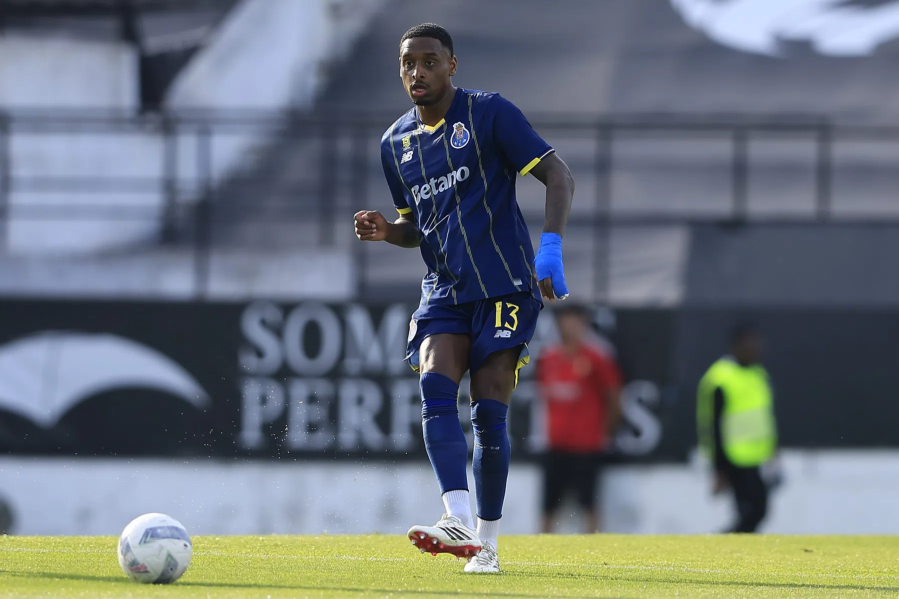 Farioli stap dichter bij landstitel met FC Porto ondanks assist Van Hooijdonk