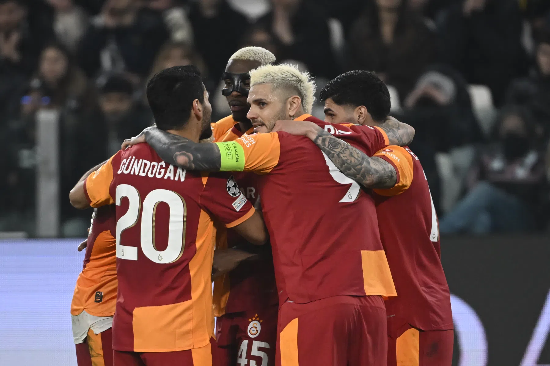 Galatasaray heeft Turkse titel zo goed als binnen na overtuigende klassieker