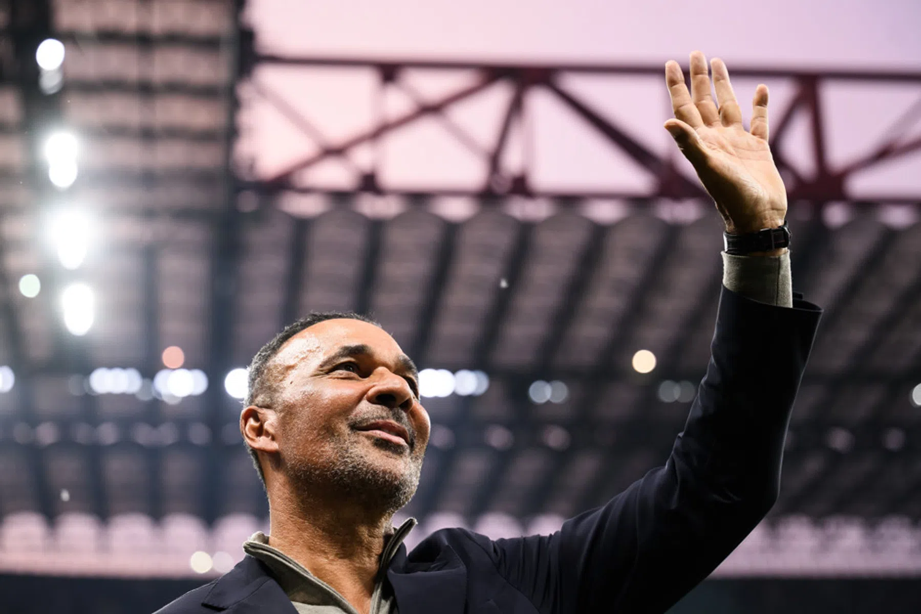 Zo werd trotse Gullit zondagavond geëerd bij AC Milan