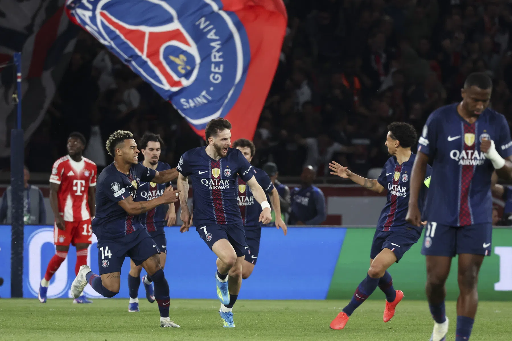 Van Bommel en Sneijder smullen van PSG - Bayern: 'Dit is niet meer leuk'