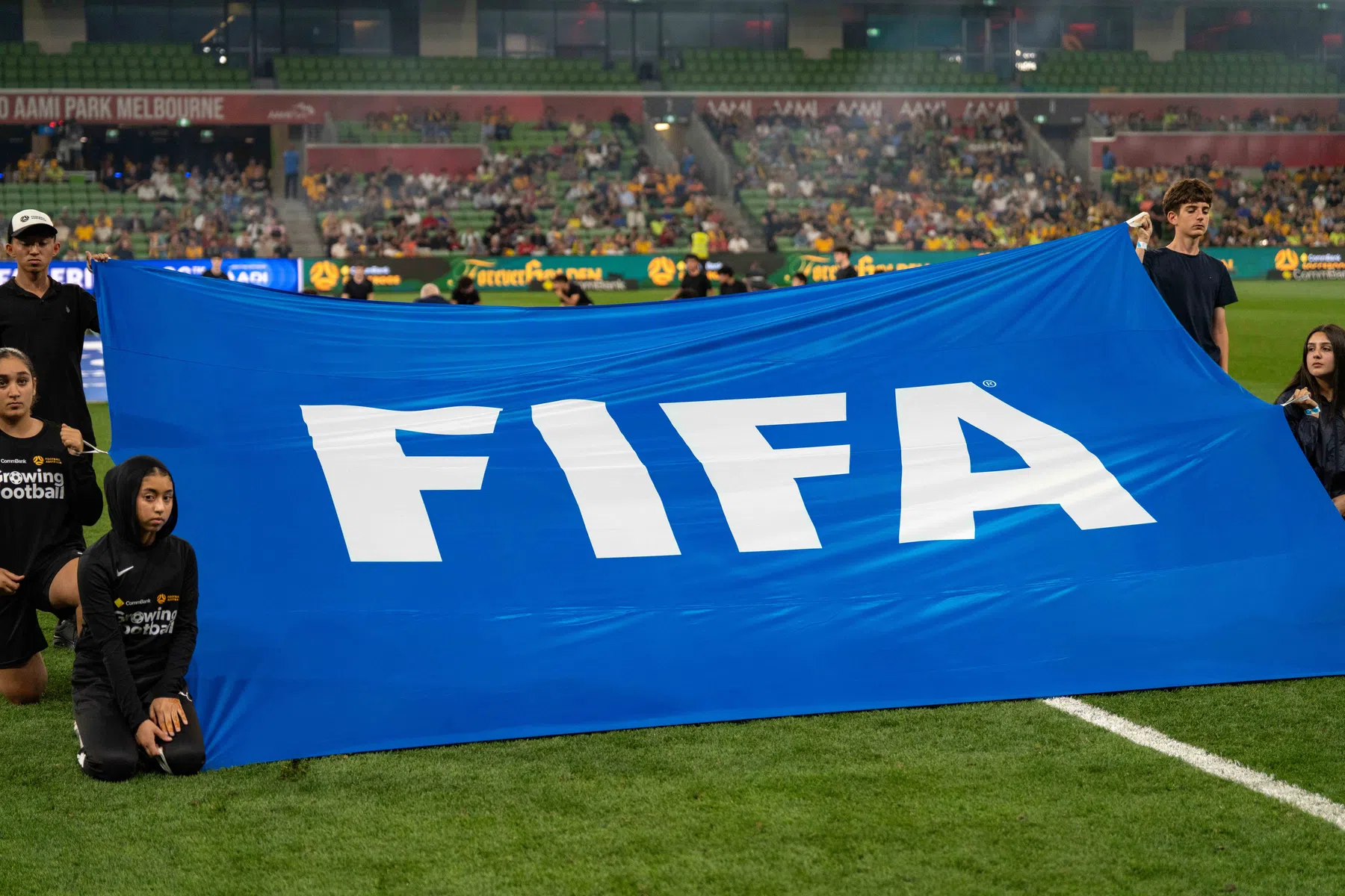Gevluchte Afghaanse voetbalsters mogen interlands spelen