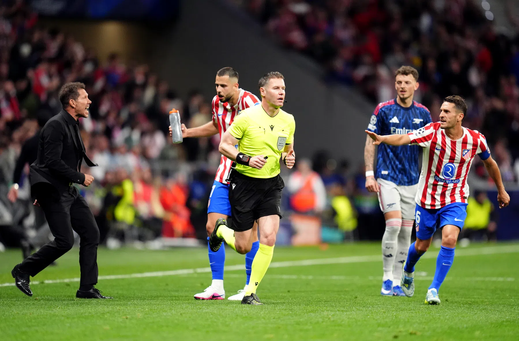 VI Discussie: is de kritiek op het CL-optreden van Danny Makkelie terecht?