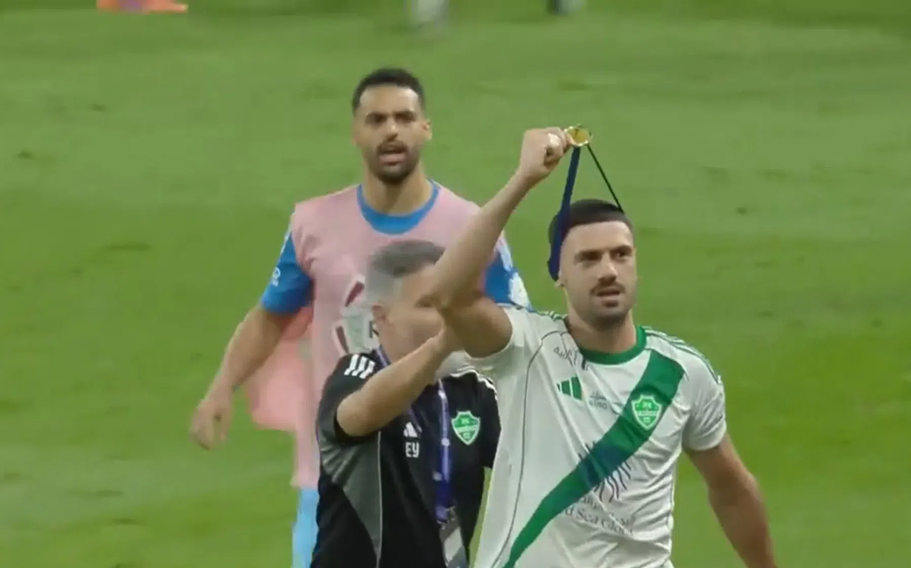 Demiral provoceert met CL-medaille en haalt woede van Al-Nassr op de hals