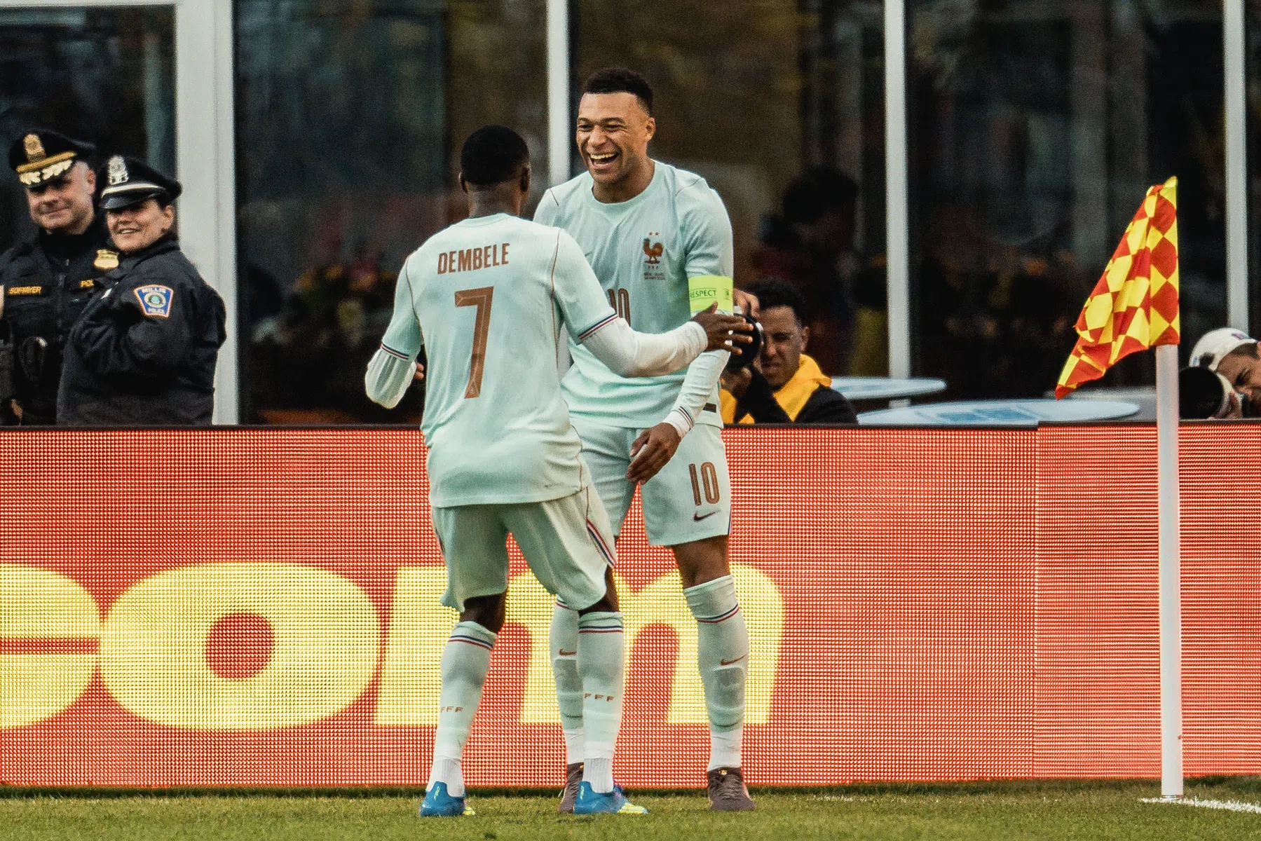 Discussie in Frankrijk: 'Mbappe moet niet de aanvalsleider zijn'