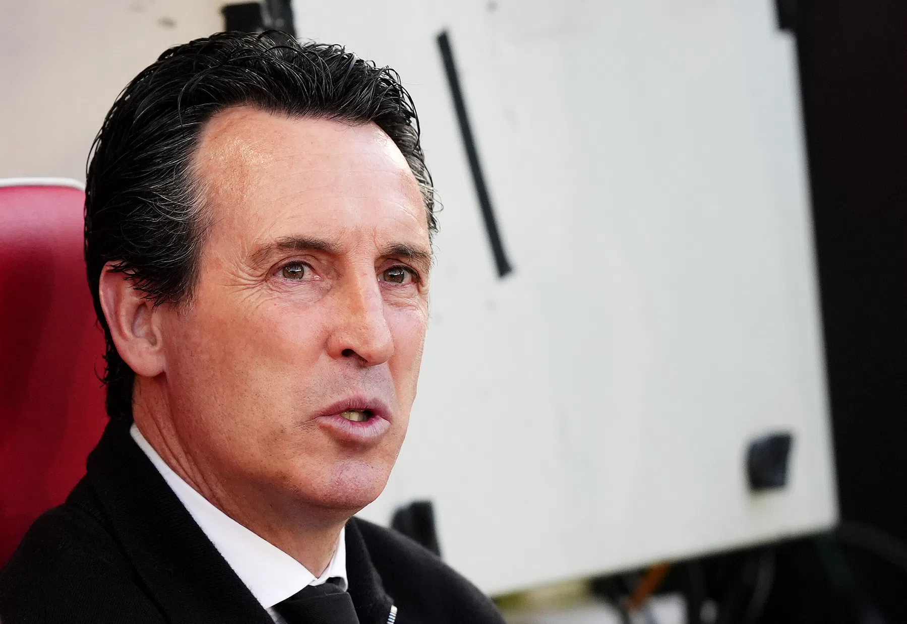 Boze Emery richt pijlen op de VAR: 'Hij had zijn enkel kunnen breken'
