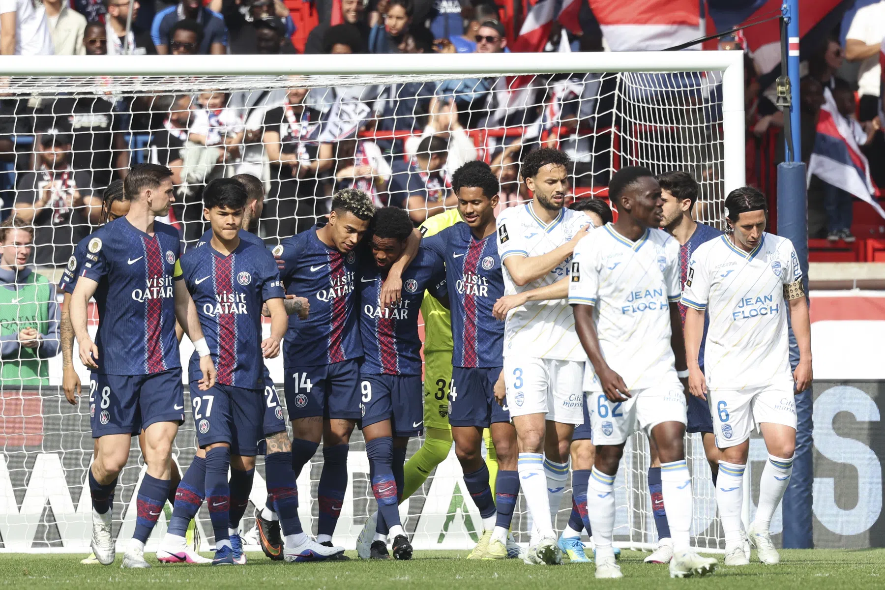 PSG begaat met B-elftal misstap in Franse titelstrijd in aanloop naar CL-return