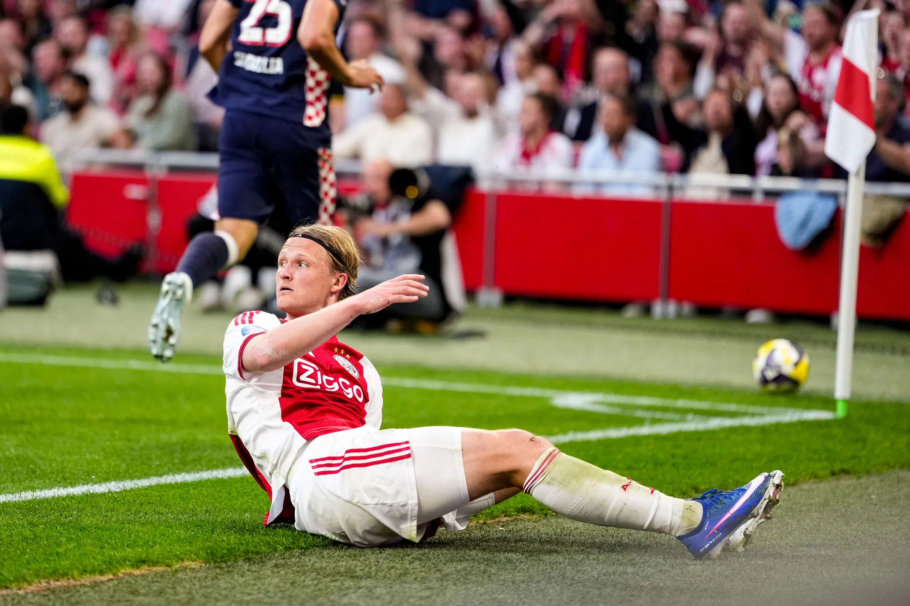 El Ahmadi lyrisch over Dolberg: 'De beste man op het veld'