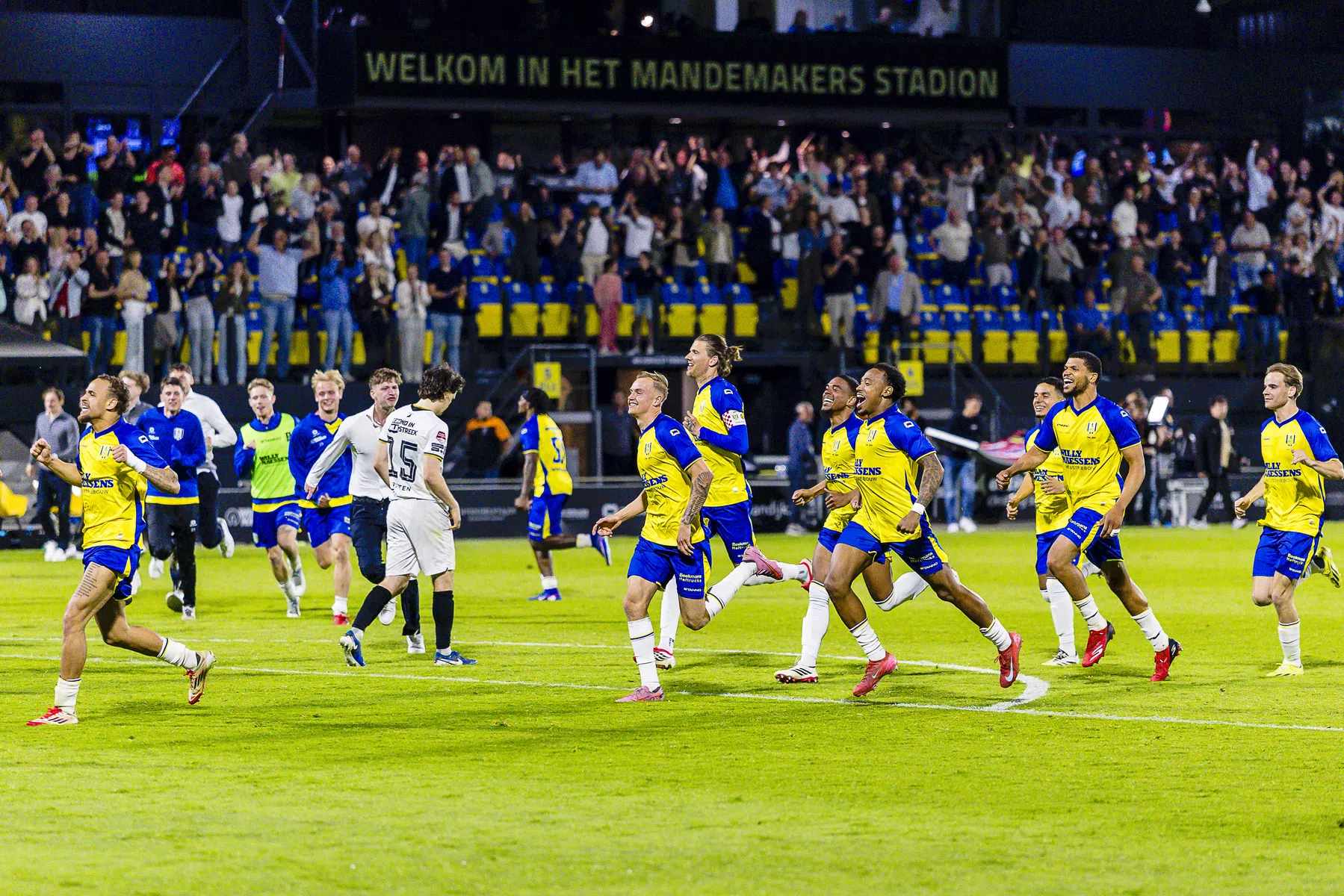 Wonderlijke avond in Waalwijk brengt RKC in play-off-flow