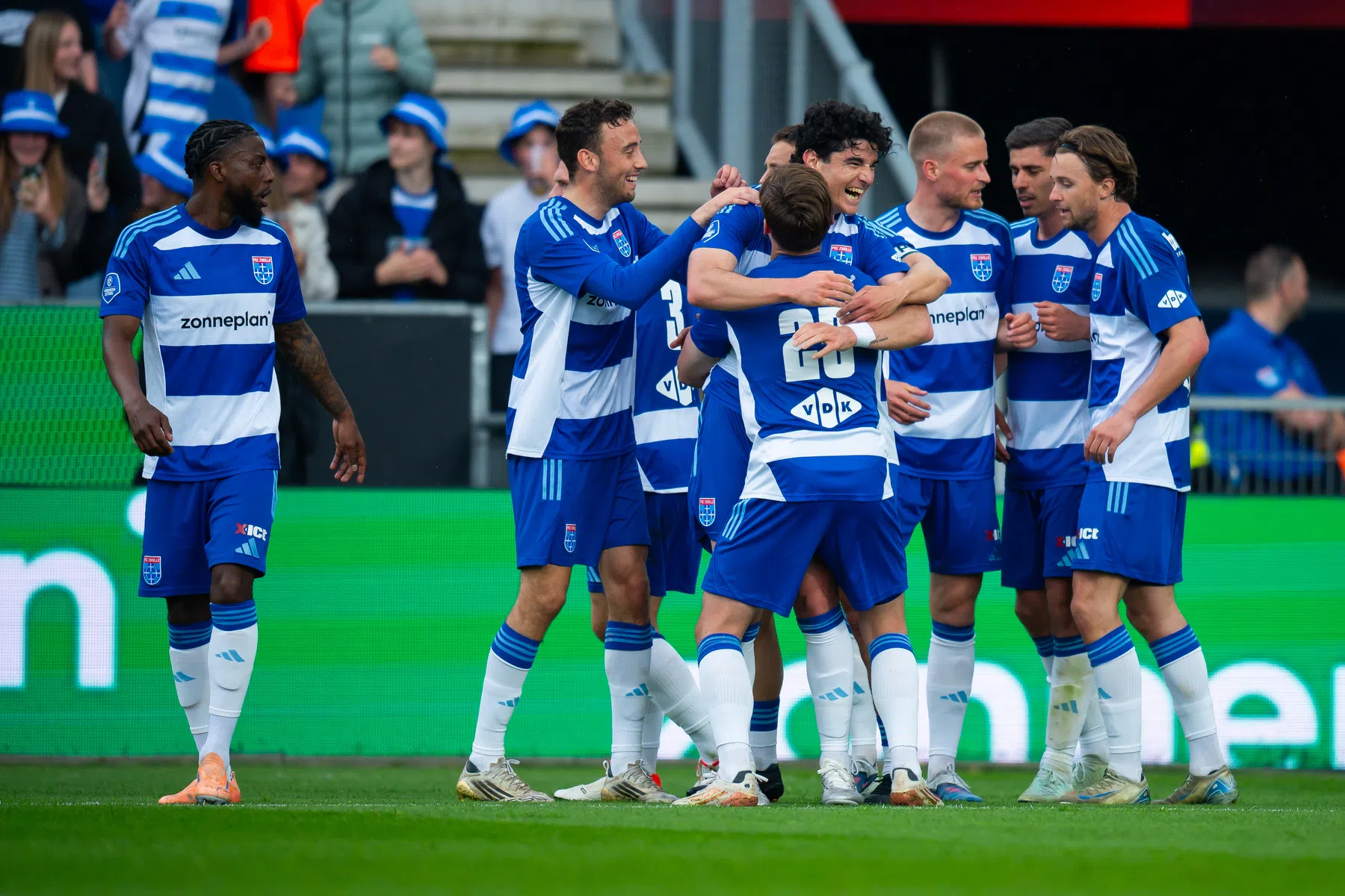 PEC Zwolle zeker van nog een jaar Eredivisie met nipte zege op Heracles