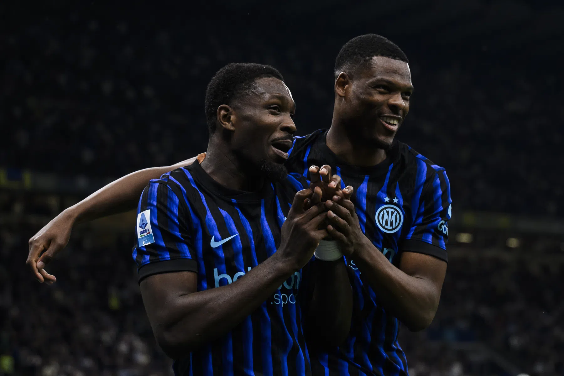 Dumfries en De Vrij pakken met Internazionale 21ste Scudetto