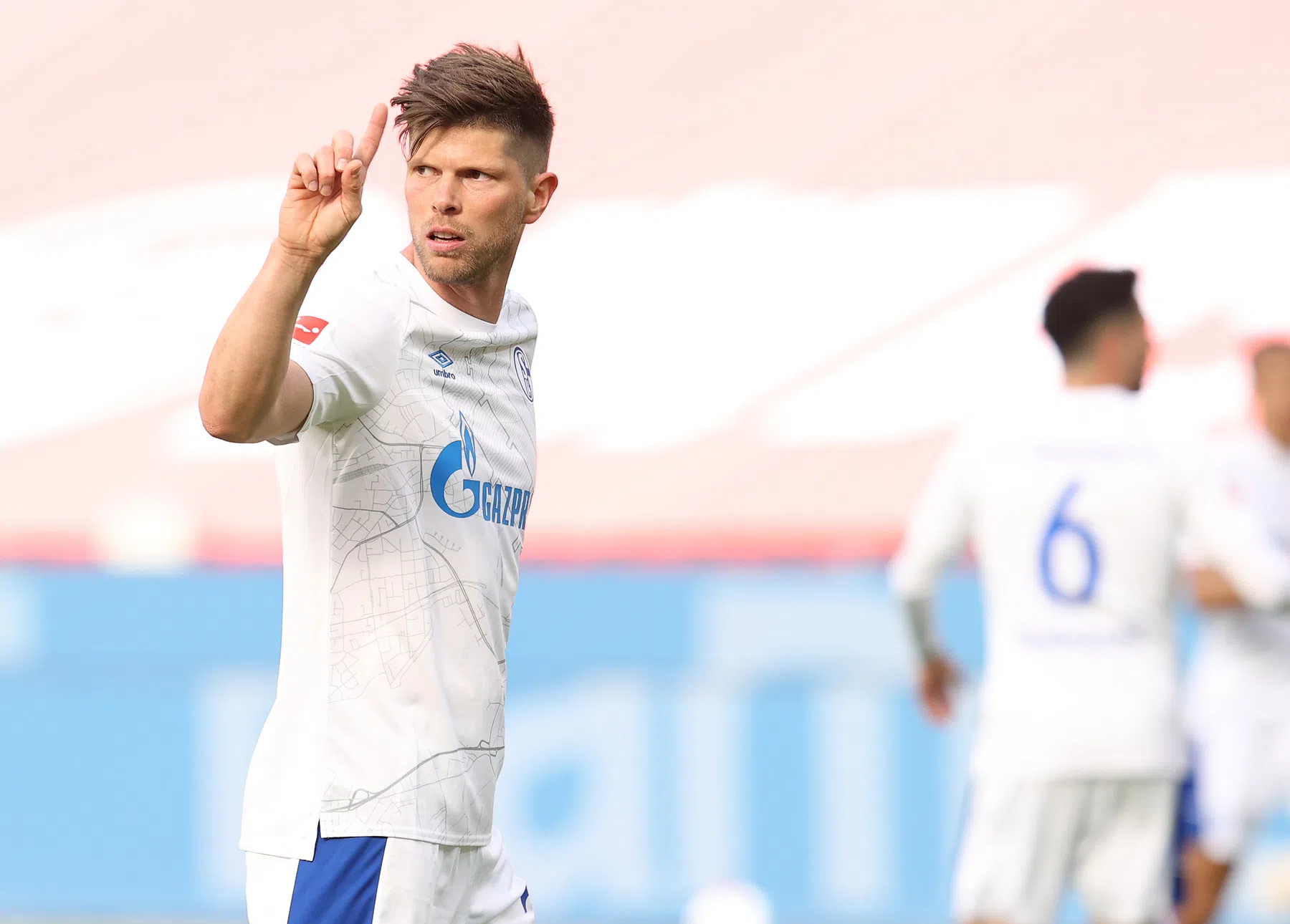 Huntelaar juicht om promotie Schalke 04: 'Hopelijk wordt de club weer goed geleid'