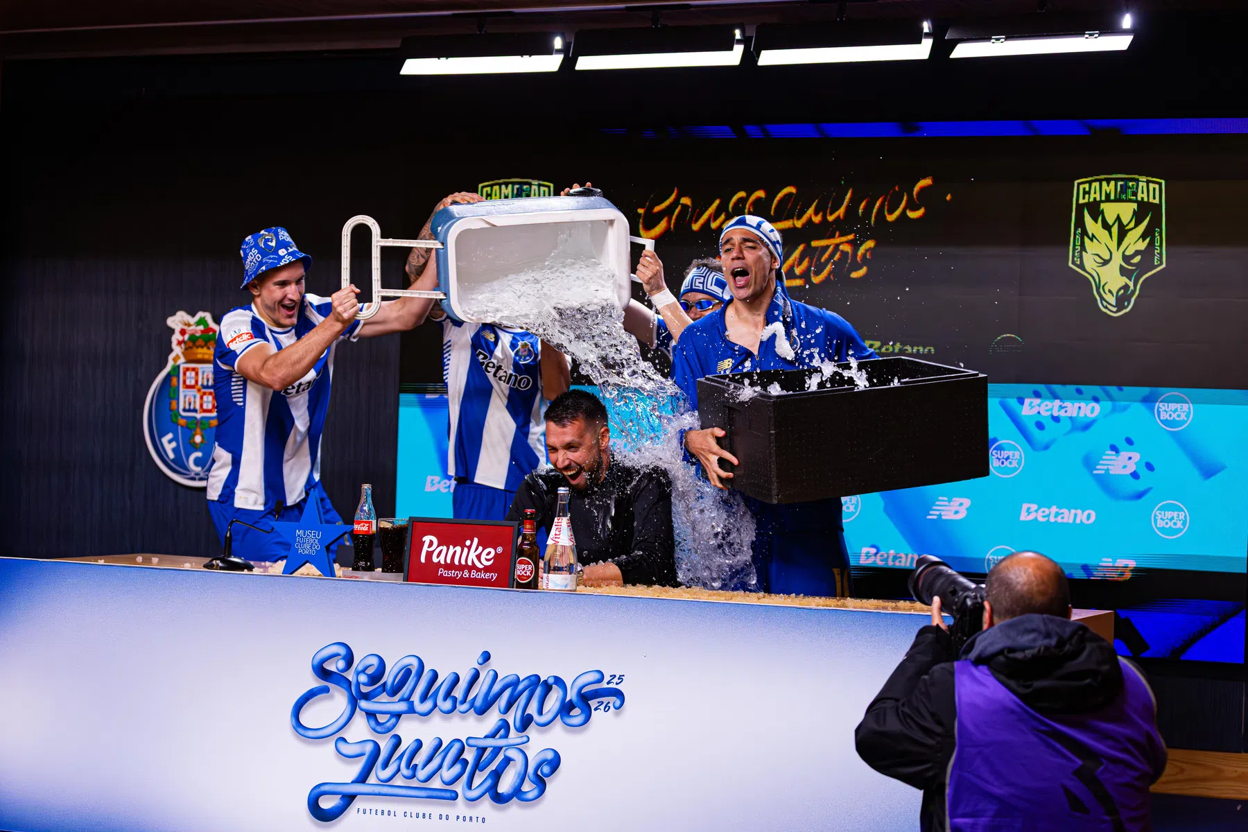 Het kampioensfeest van Porto: huilende Farioli, schreeuwende Farioli en sneertjes