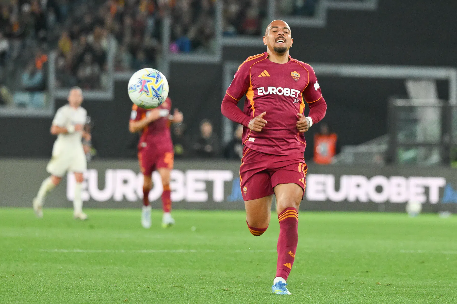 Italië smult van alleskunner Malen: 'Fiorentina's grootste nachtmerrie'