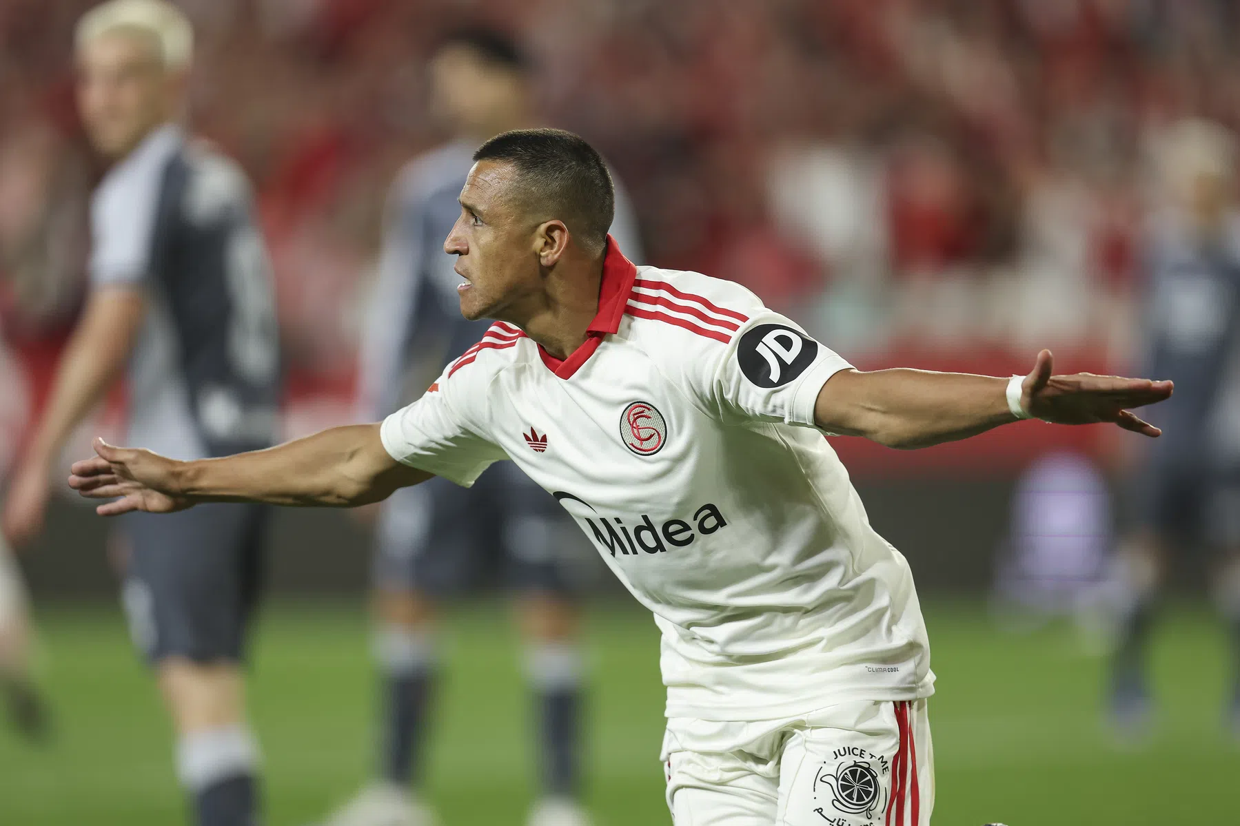 Alexis Sánchez brengt Sevilla met grote bult verlossing: 'Ik schoot met mijn hart'