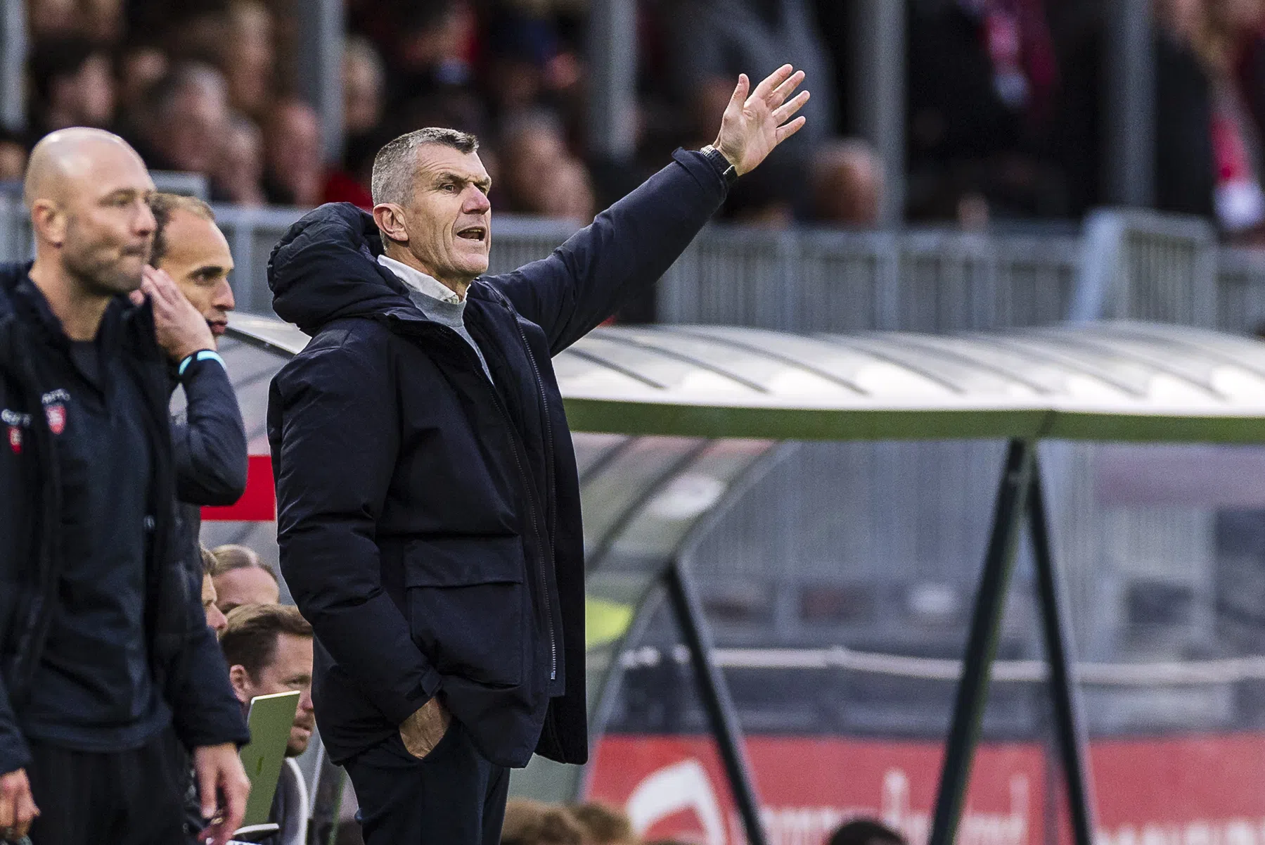 Dijkhuizen zoekt verklaringen na echec bij Almere: 'We waren onherkenbaar slecht'