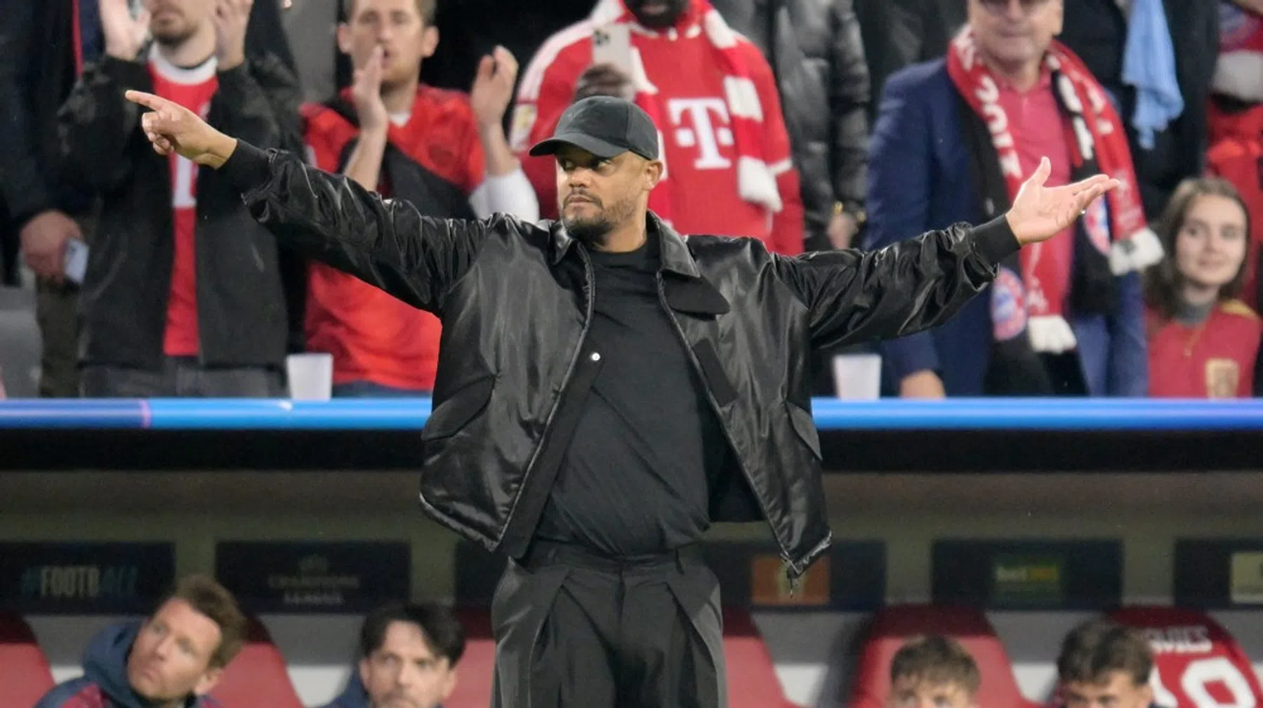 Minutenlang pleidooi Kompany over arbitrage: 'Die situatie beslist deze wedstrijd'