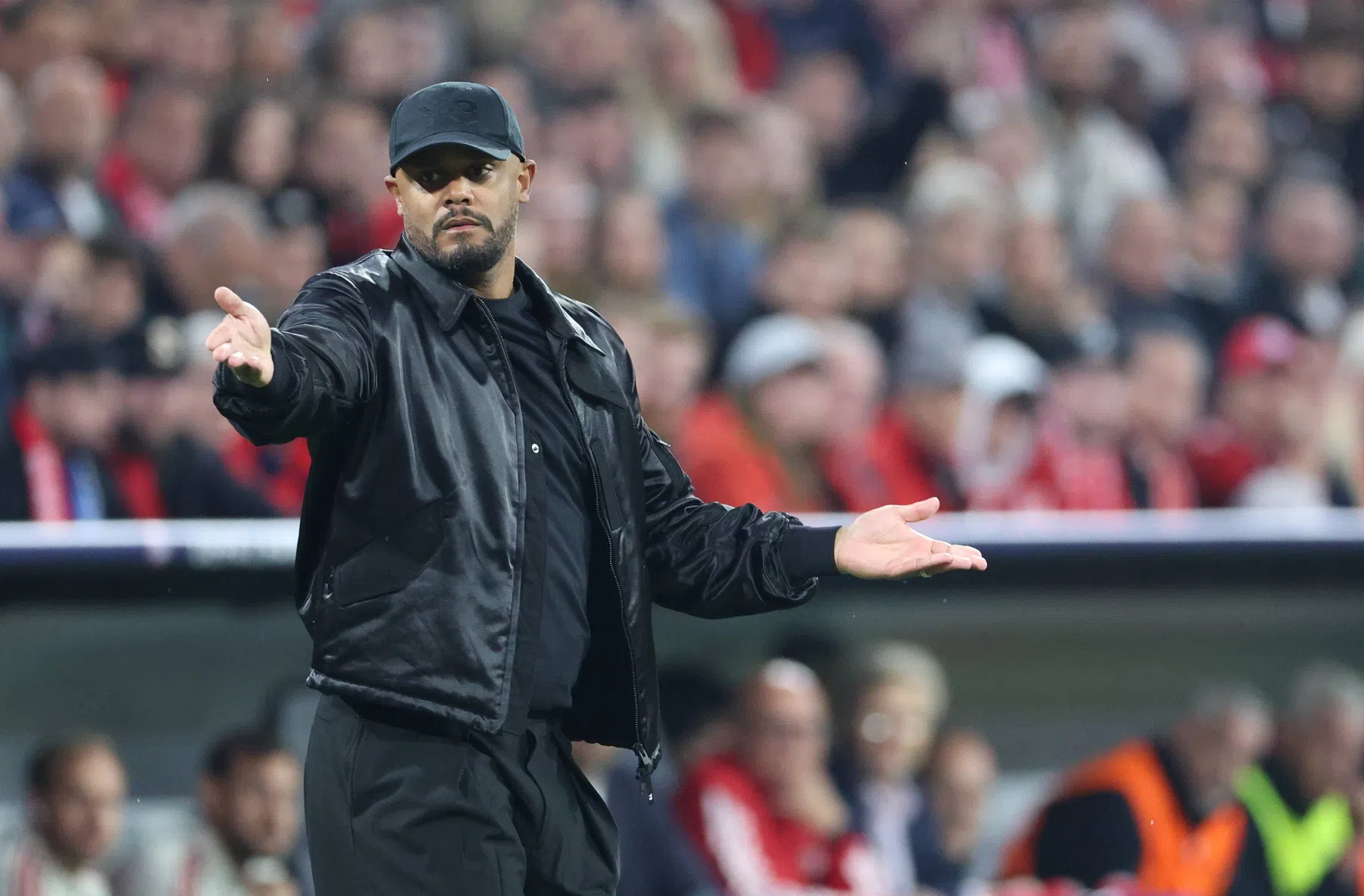 Kompany weigert aanvallende speelstijl Bayern te veranderen: 'Zo werk ik niet'