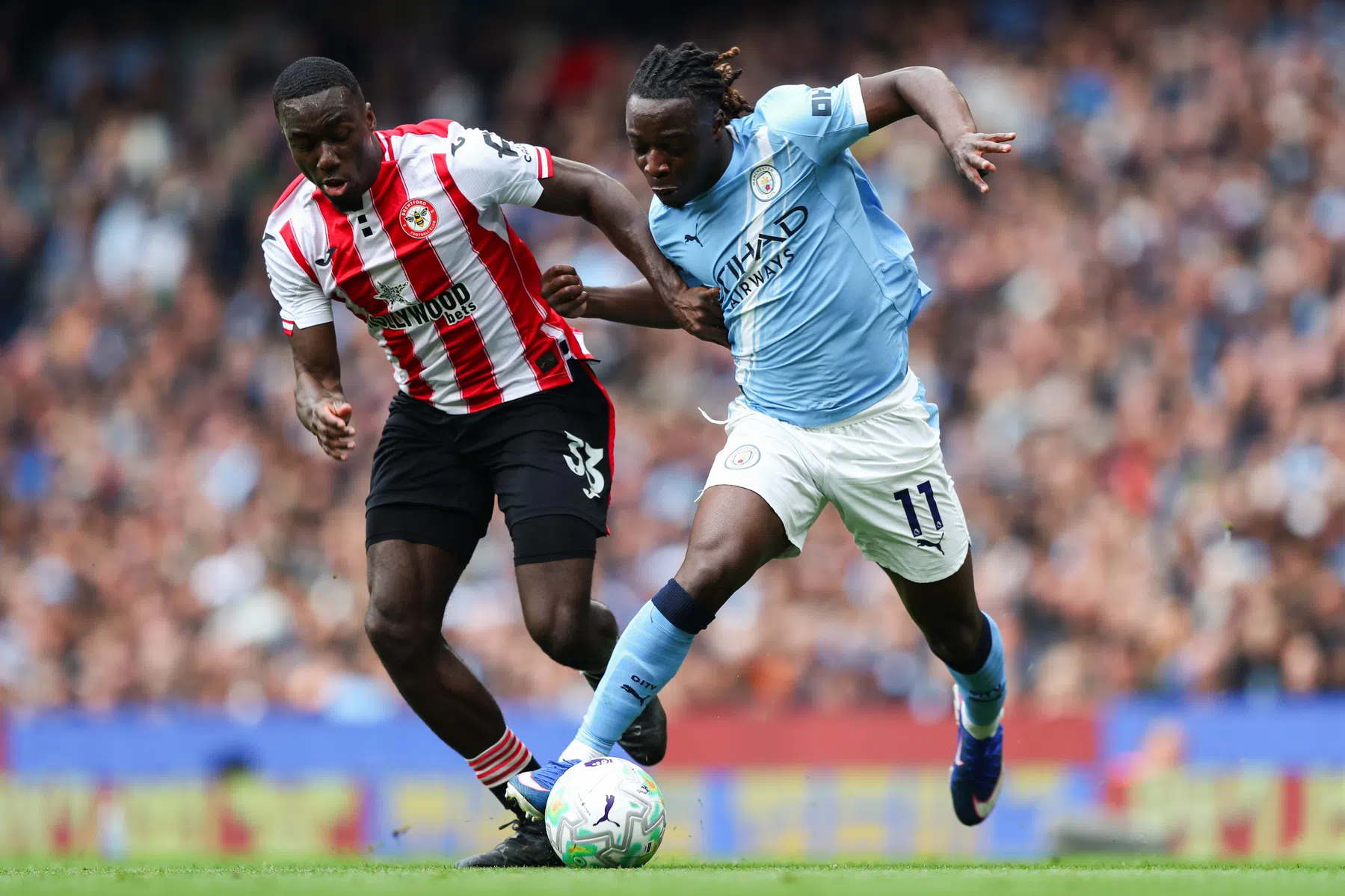 Manchester City komt laat op stoom en hijgt Arsenal weer in de nek