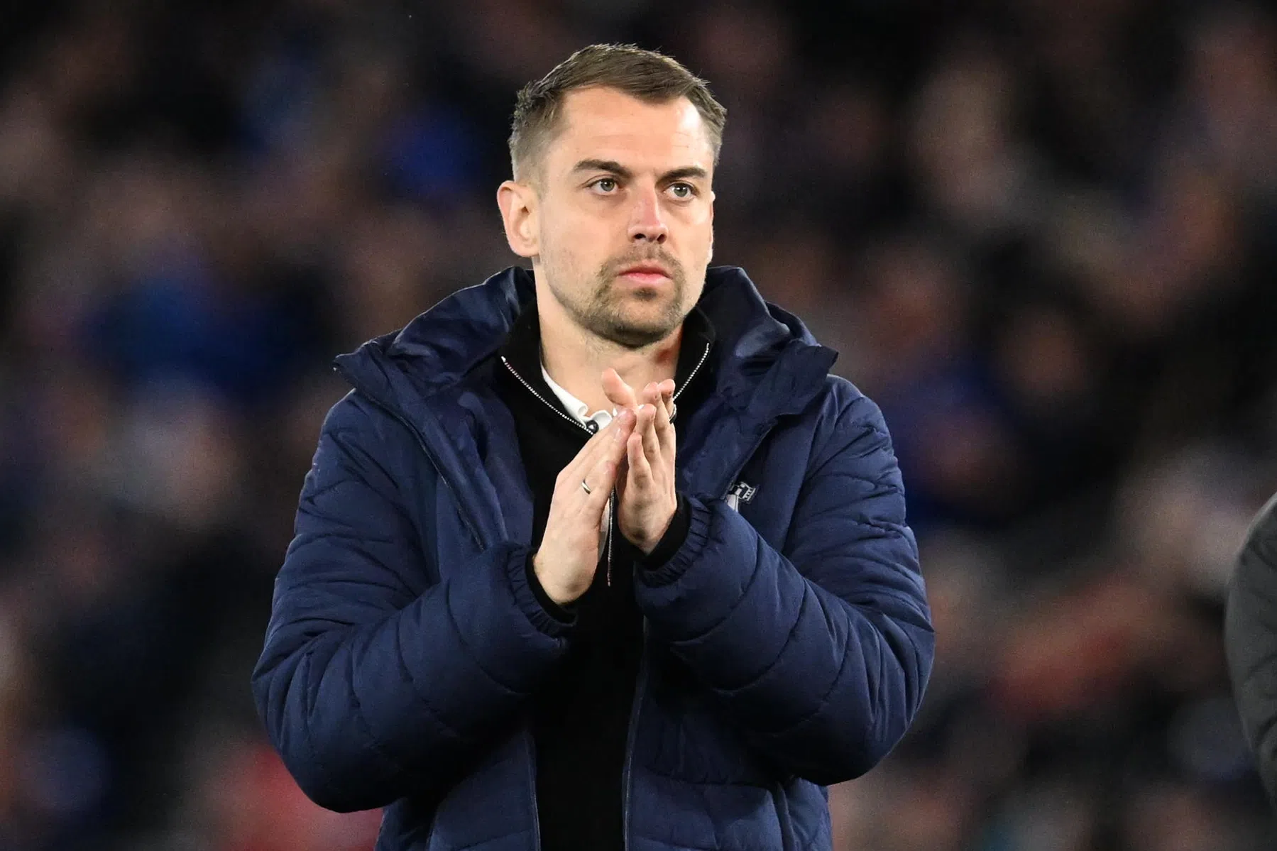 Southampton-manager stormt boos weg van persconferentie na vragen over spionage
