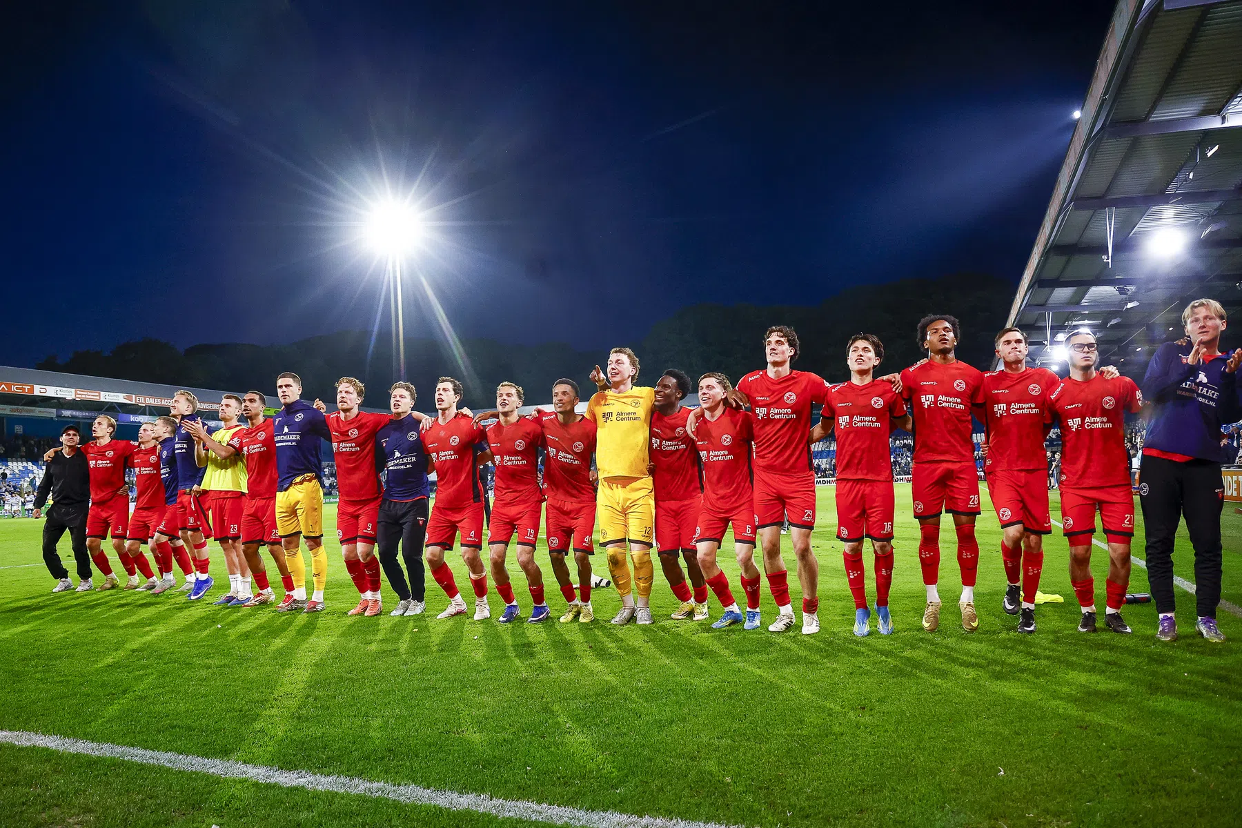 Klein feestje bij Almere: 'Play-offs zijn echt wat anders' 