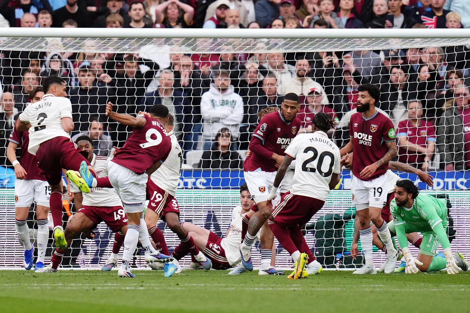Discutabel VAR-moment bij Arsenal houdt Engeland bezig: 'Waar is de consistentie?'