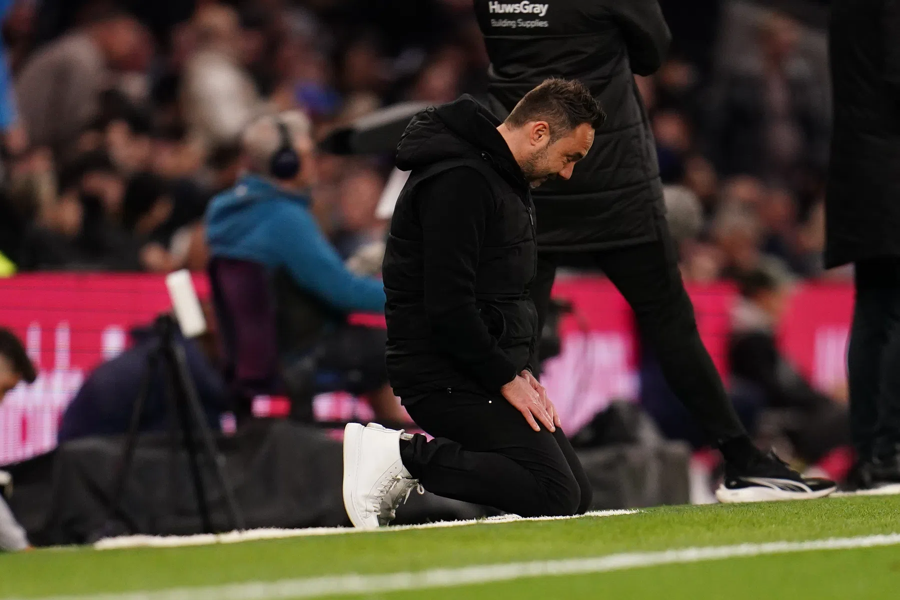 Degradatiestress blijft groot bij Tottenham na oliedomme actie Tel