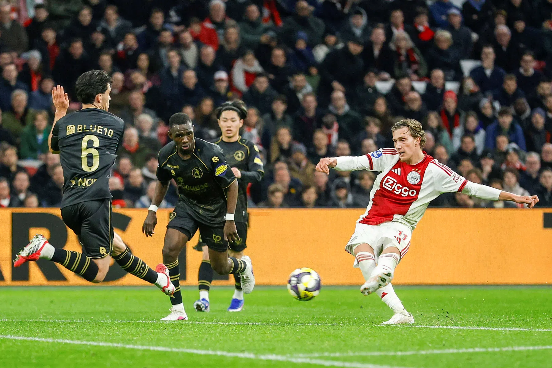 Ajax op de schop: de afwegingen richting een roerige zomer