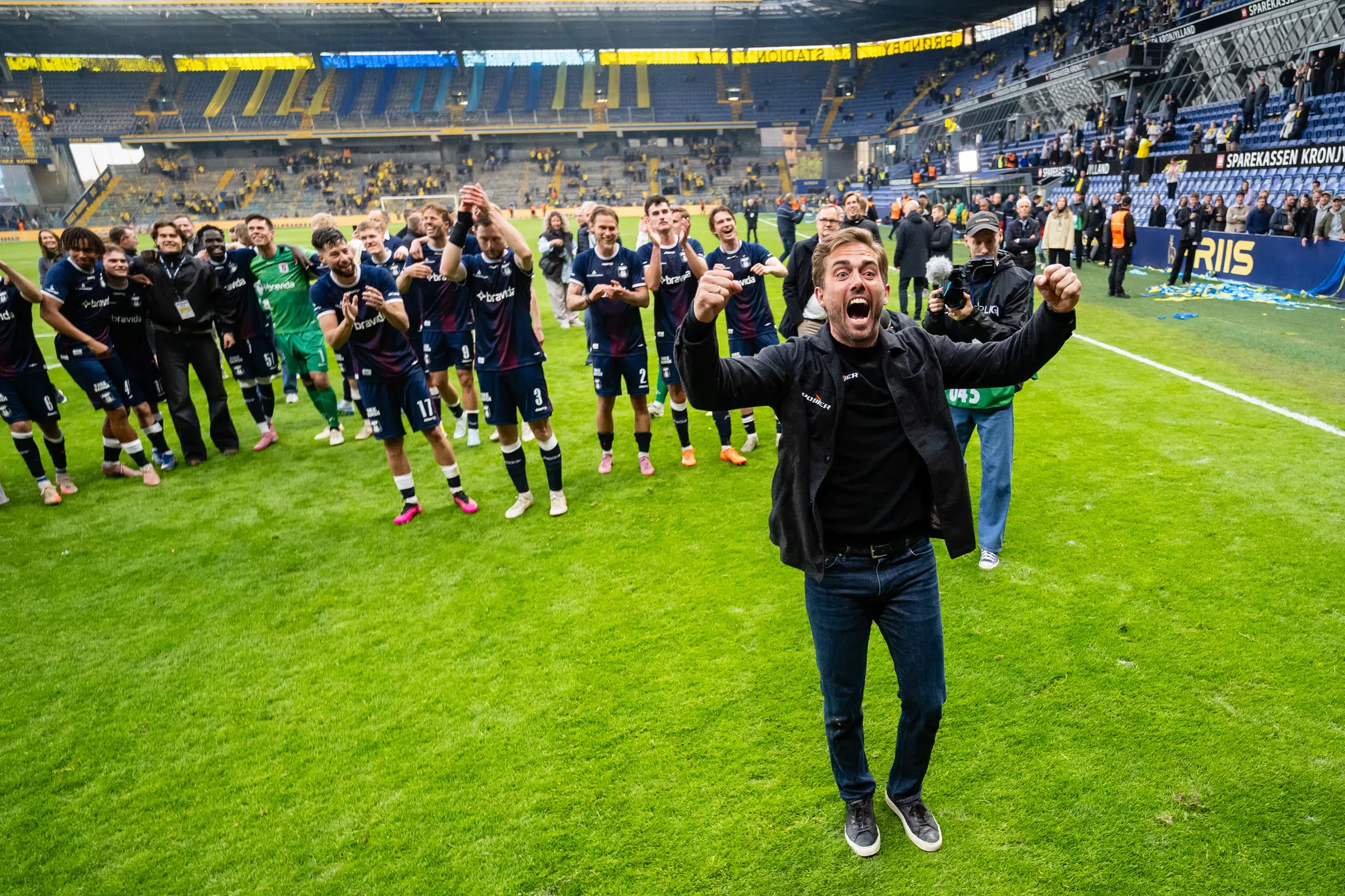 Ex-Heerenveenspeler maakt het lekker laat na historische landstitel met Aarhus