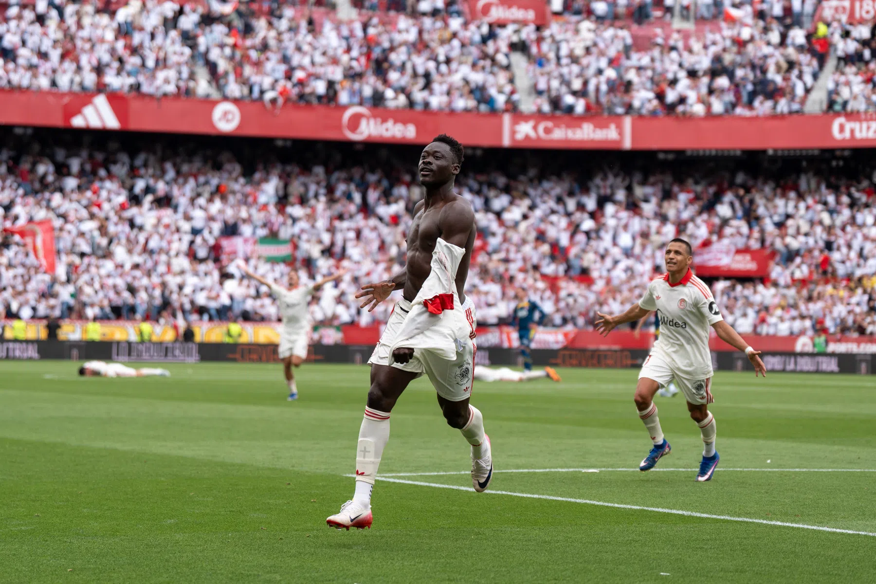 Lucht in degradatiestrijd: Sevilla boekt cruciale uitzege op Villarreal