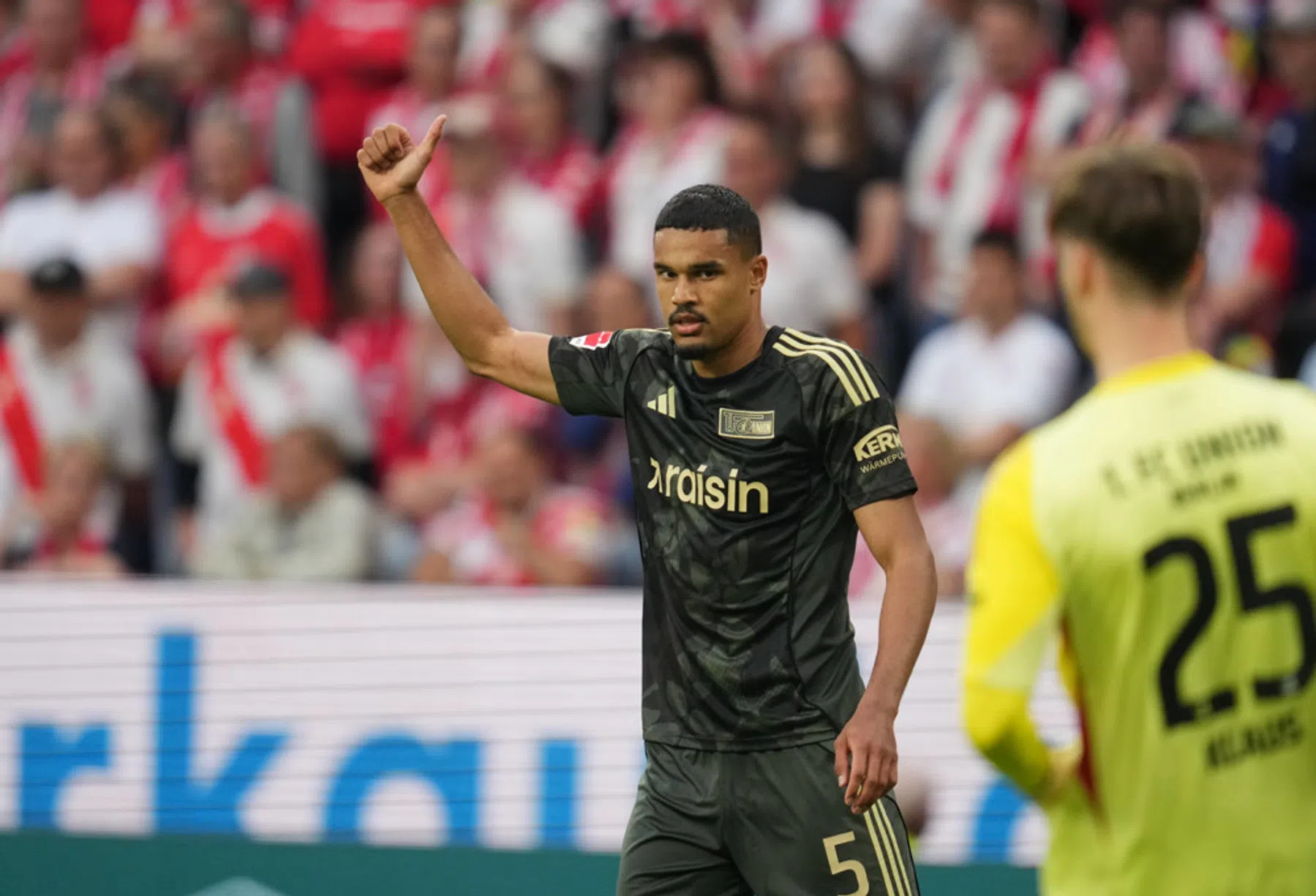 Union Berlin zwaait Doekhi uit tijdens laatste thuisduel