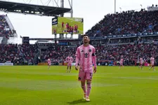 Messi komt op stoom voor WK in spectaculair duel met acht doelpunten