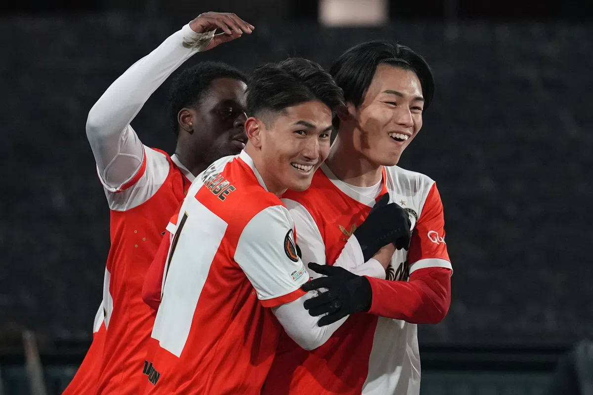 Feyenoord zonder Ueda en Watanabe naar PEC: 'Ze zijn fysiek en mentaal vermoeid'