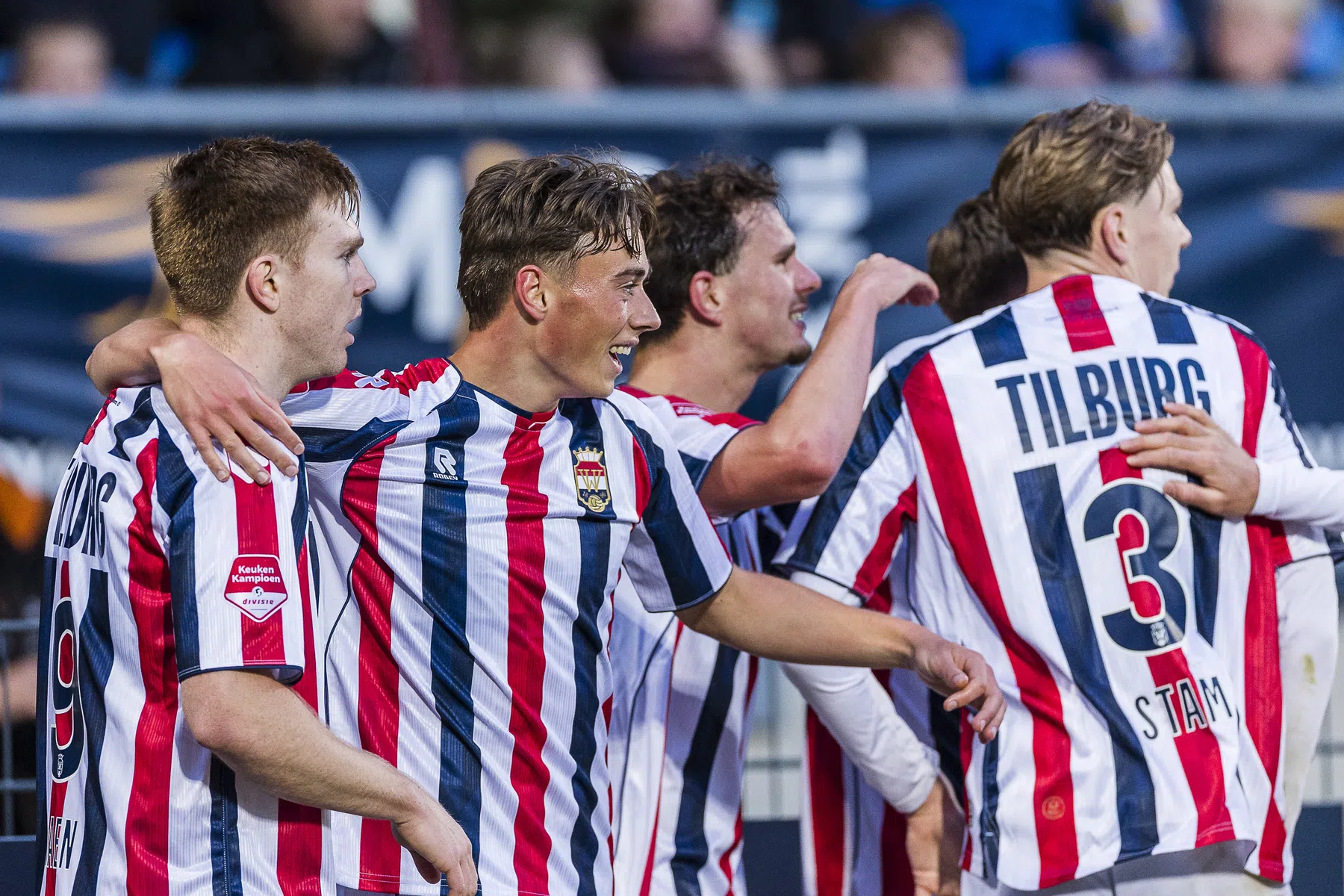 Willem II schakelt Almere uit en mag blijven dromen van Eredivisie
