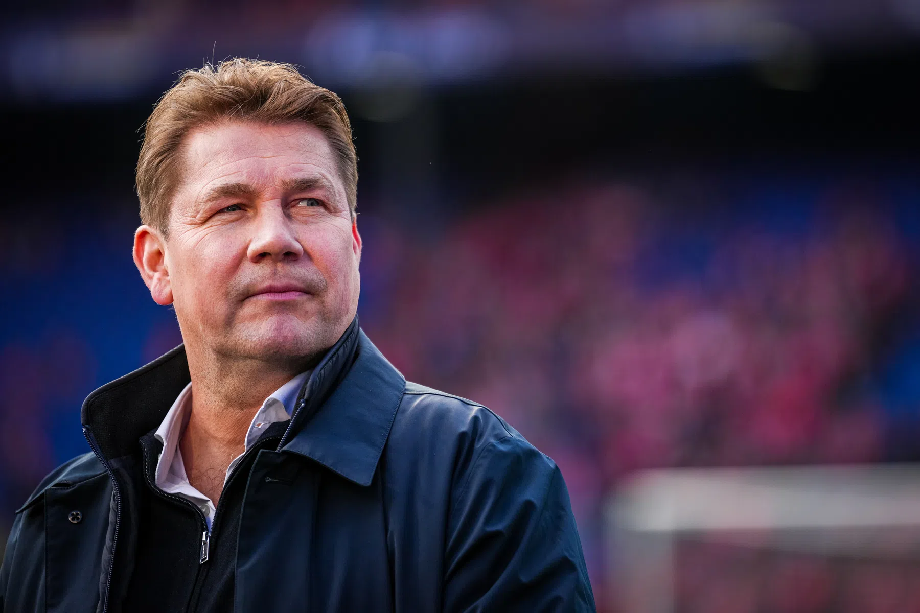 Huiberts in het zonnetje gezet: afzwaaiend directeur in AZ-rijtje met Van Gaal