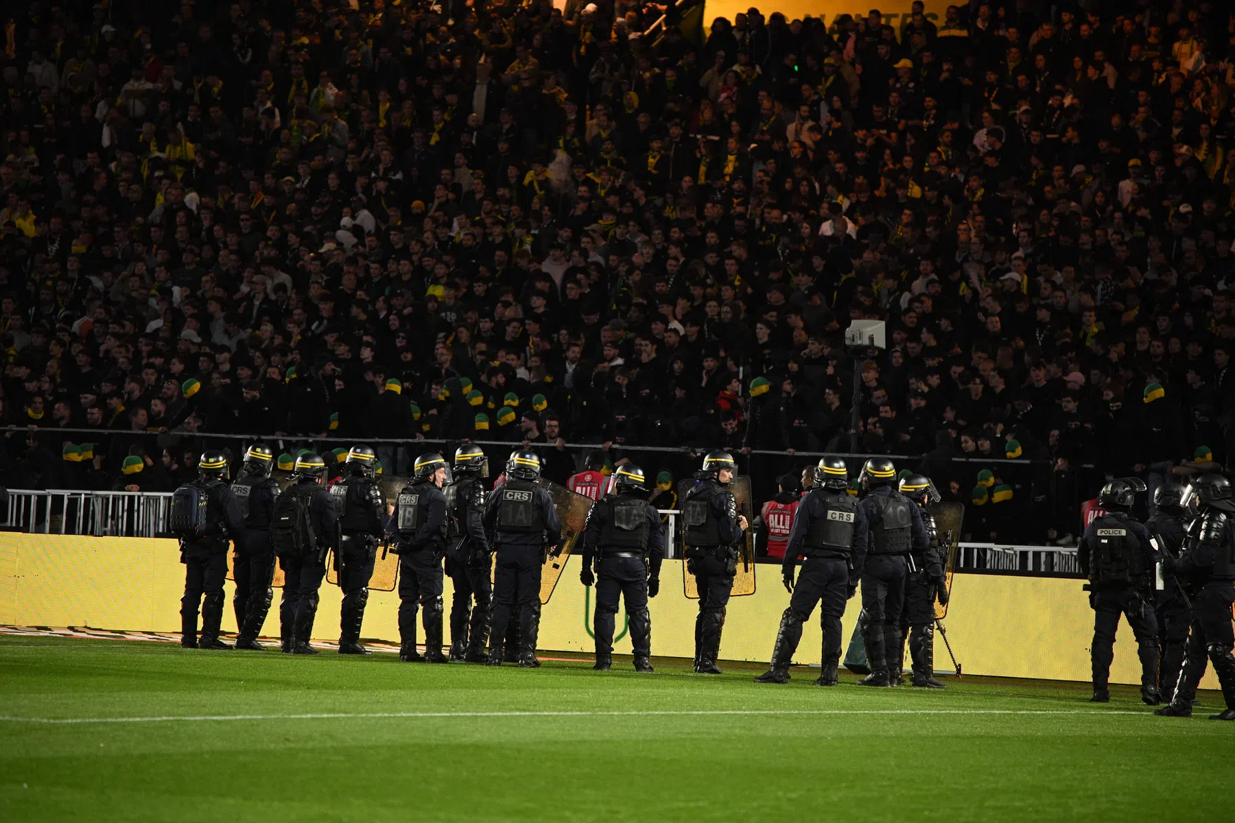 Chaotisch slot in Frankrijk: Nantes - Toulouse gestaakt, degradatieplay-offs Nice
