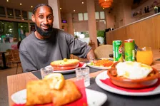 Thumbnail for article: Kaapverdisch eten in Rotterdam: 'Cabo's genieten van het leven'