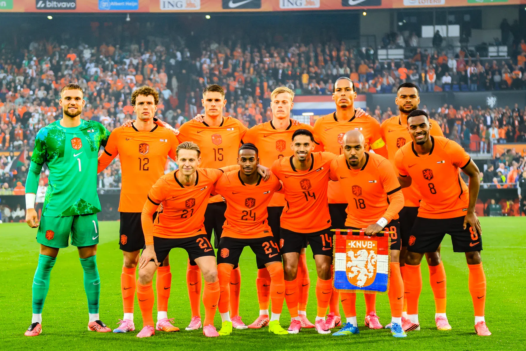 Nederlands Elftal Bezichtigt Times Square Voorafgaand Aan WK nederlands-elftal-bezichtigt-times-square-voorafgaand-aan-wk