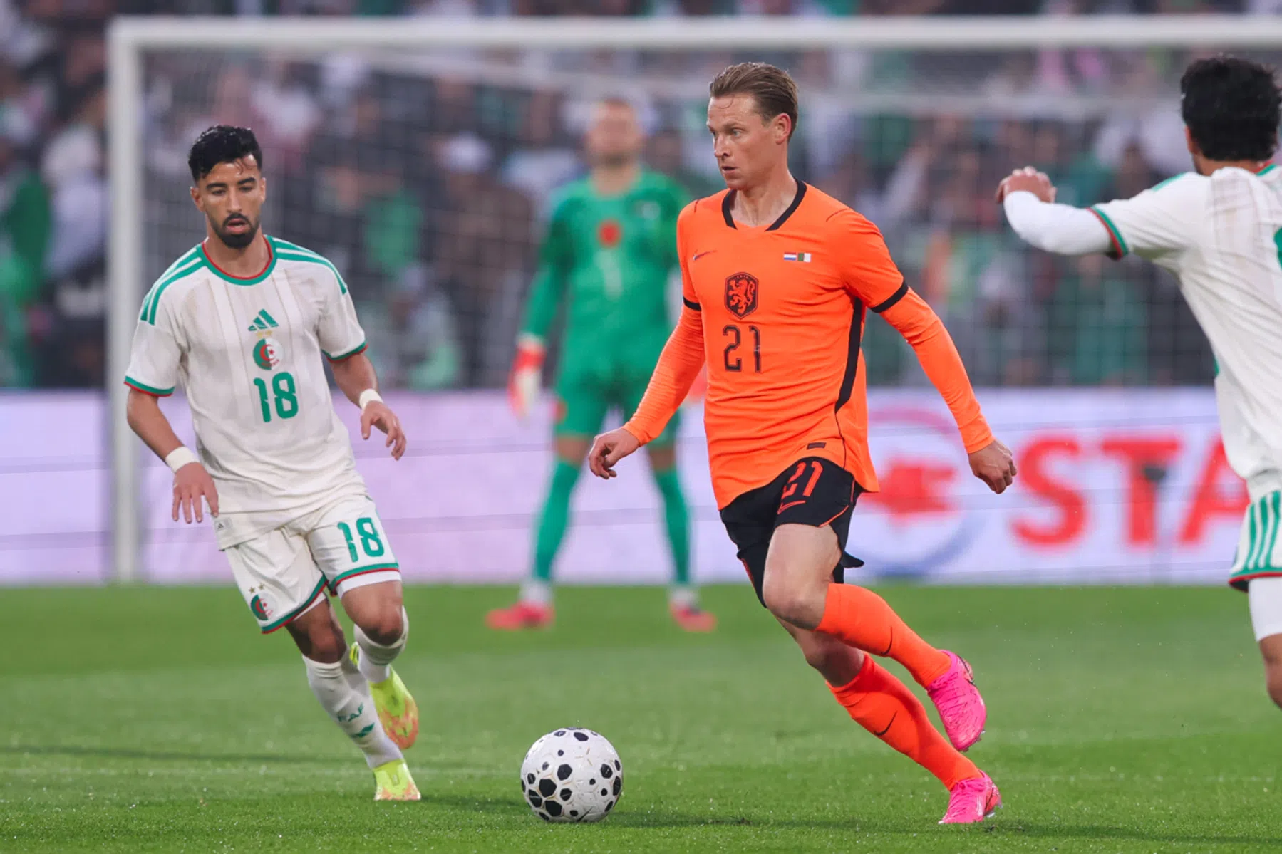 Frenkie de Jong: 'Niemand speelt graag tegen dit Oranje' 