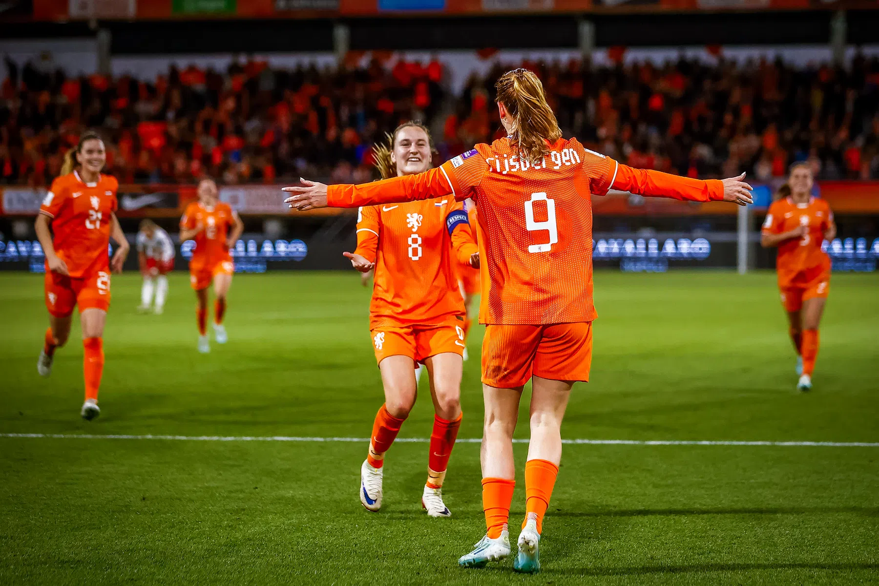 Oranje Leeuwinnen eenvoudig langs Polen, maar nog lang niet zeker van WK
