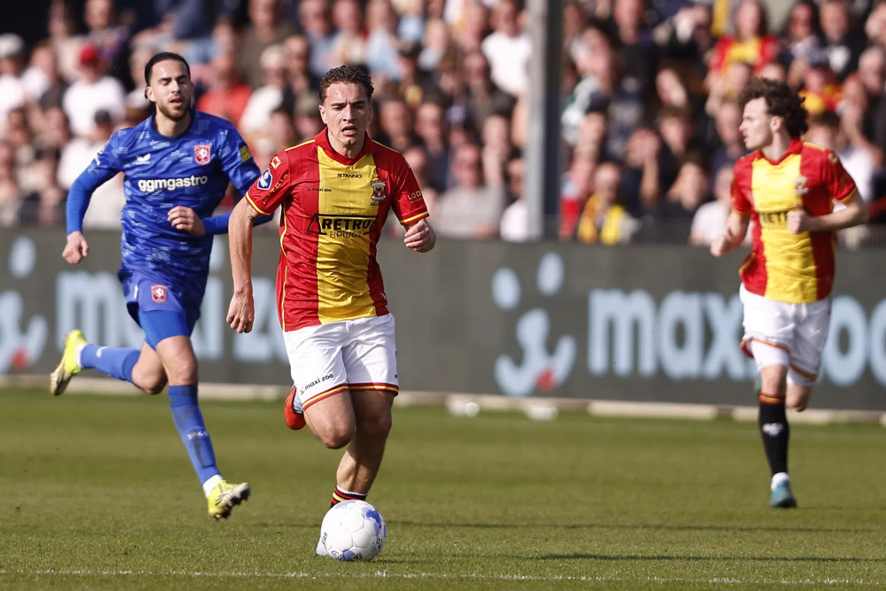 FC Twente plukt na verkoop Rots linksback weg bij Go Ahead Eagles