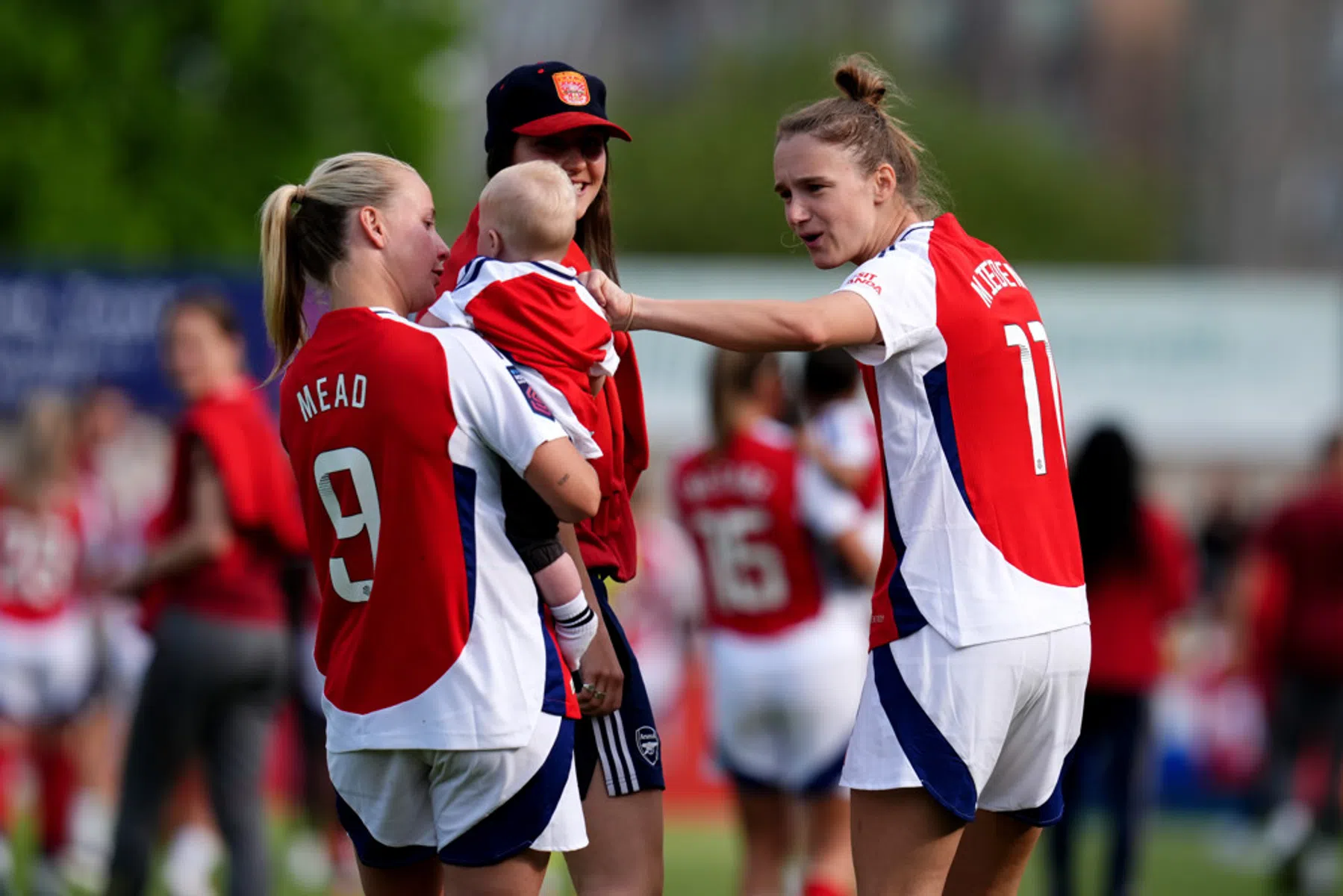 Miedema bij Manchester City herenigd met haar partner Mead