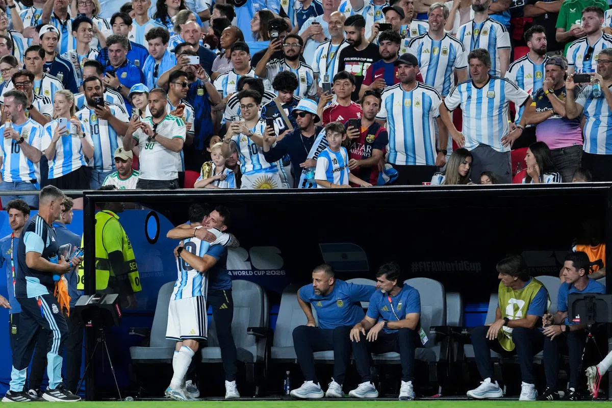 Scaloni Praises Messi's Record-Breaking World Cup Performance