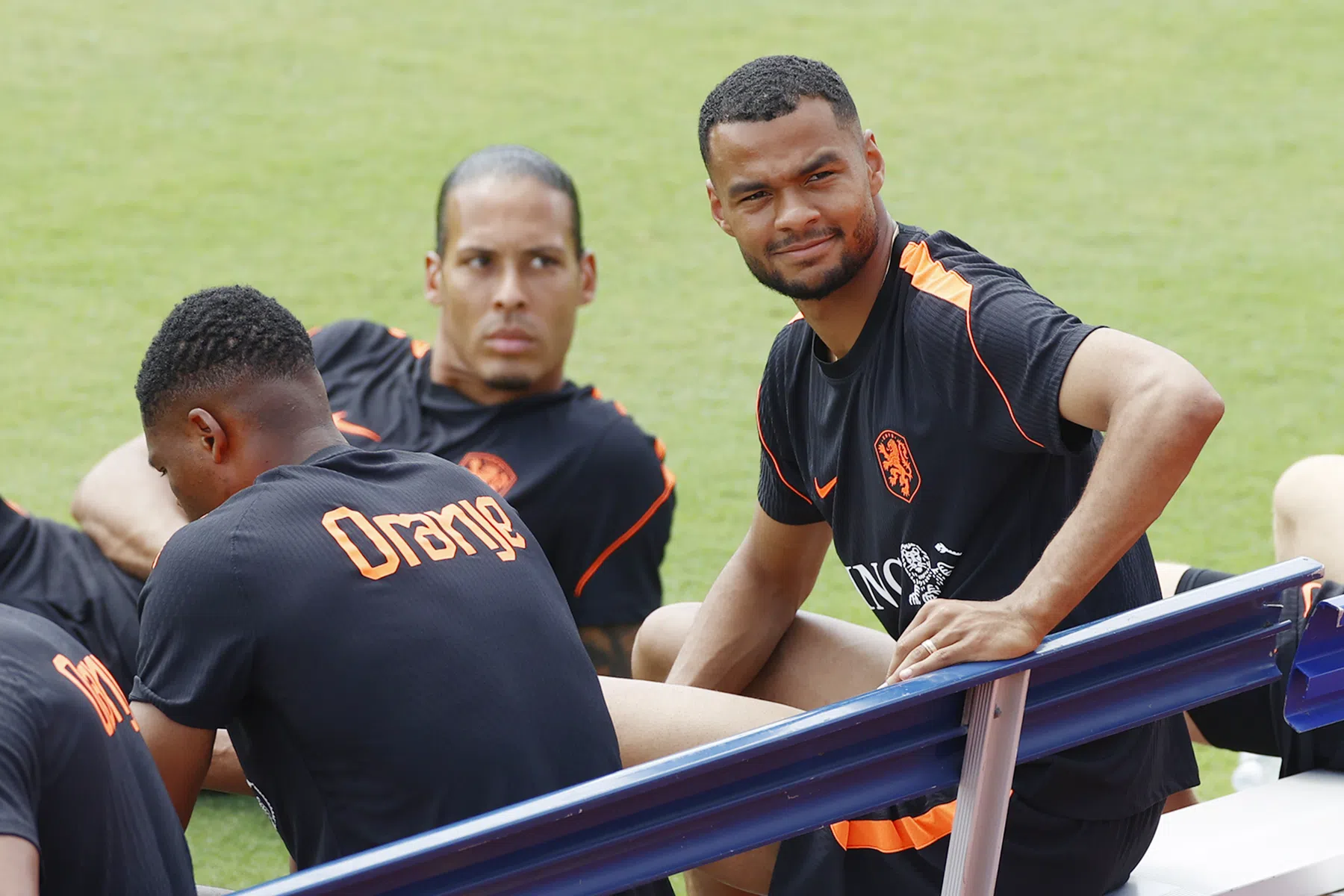 Gakpo stipt verbeterpunten aan bij Oranje en wil niet ingaan op wissels van Koeman